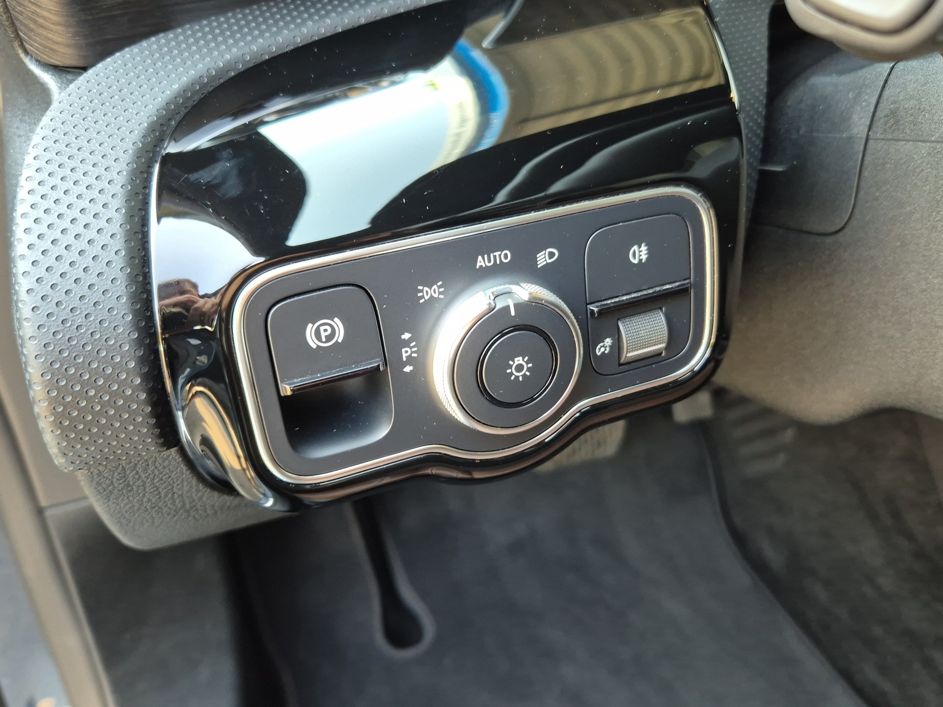 MERCEDES-BENZ A 200 Progressive 7G-DCT-image-18