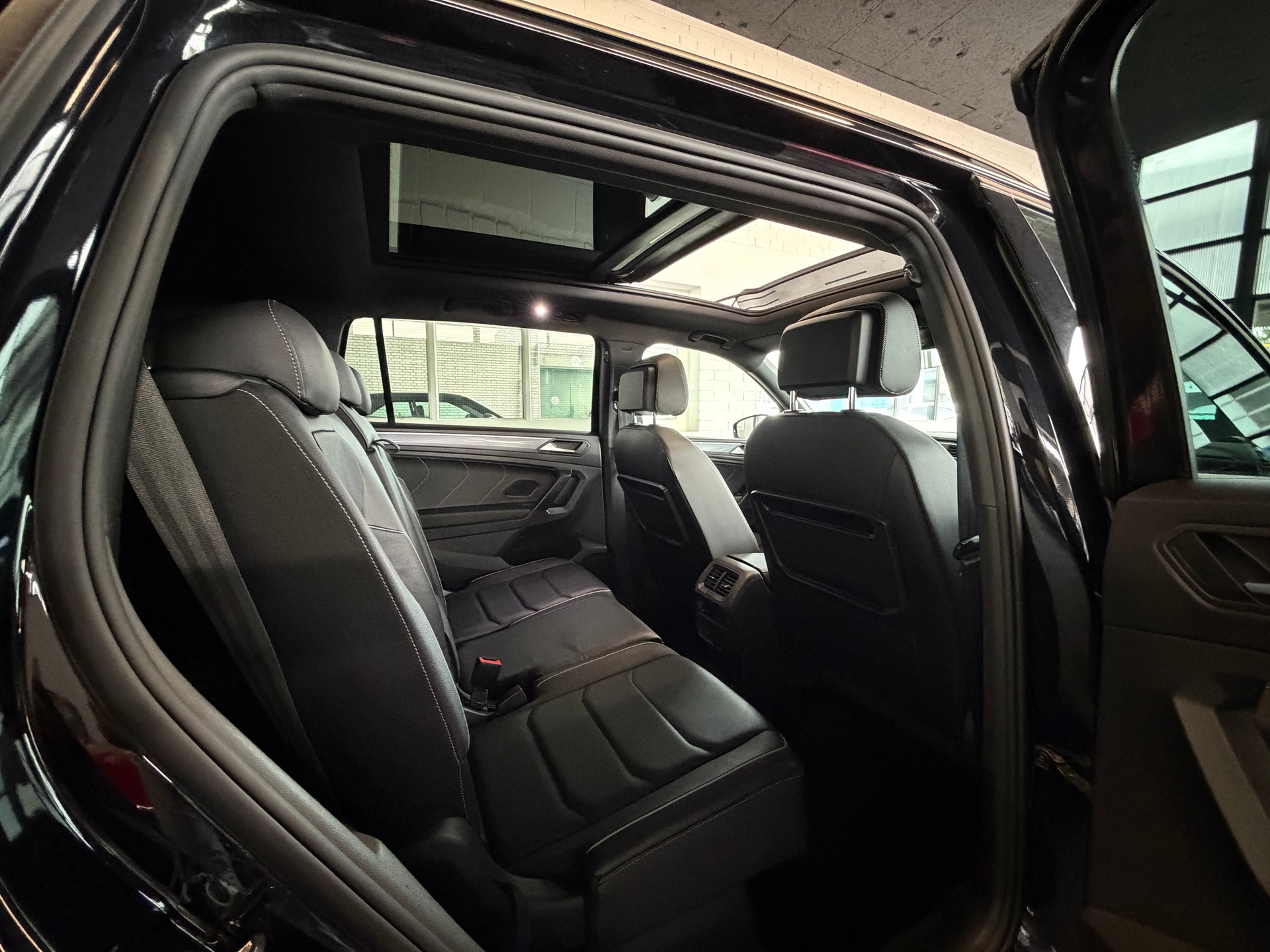 VW Tiguan Allspace 2.0 TDI SCR Highline R-LINE SPORT 00 PS 4X4 4MotionDSG-image-8