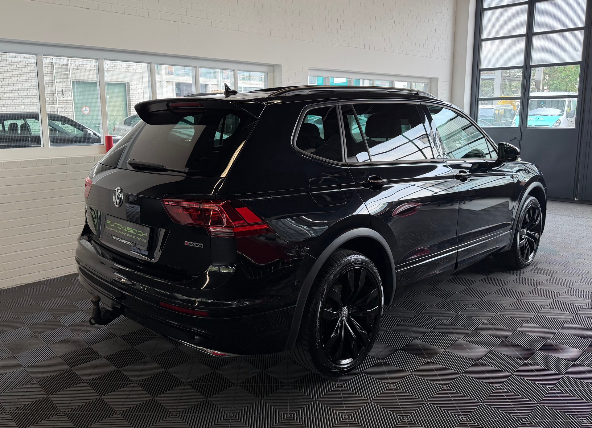VW Tiguan Allspace 2.0 TDI SCR Highline R-LINE SPORT 00 PS 4X4 4MotionDSG-image-2