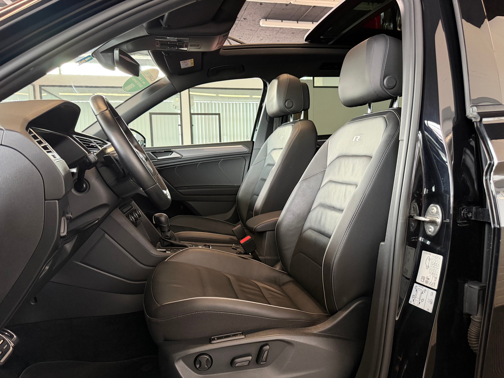 VW Tiguan Allspace 2.0 TDI SCR Highline R-LINE SPORT 00 PS 4X4 4MotionDSG-image-13