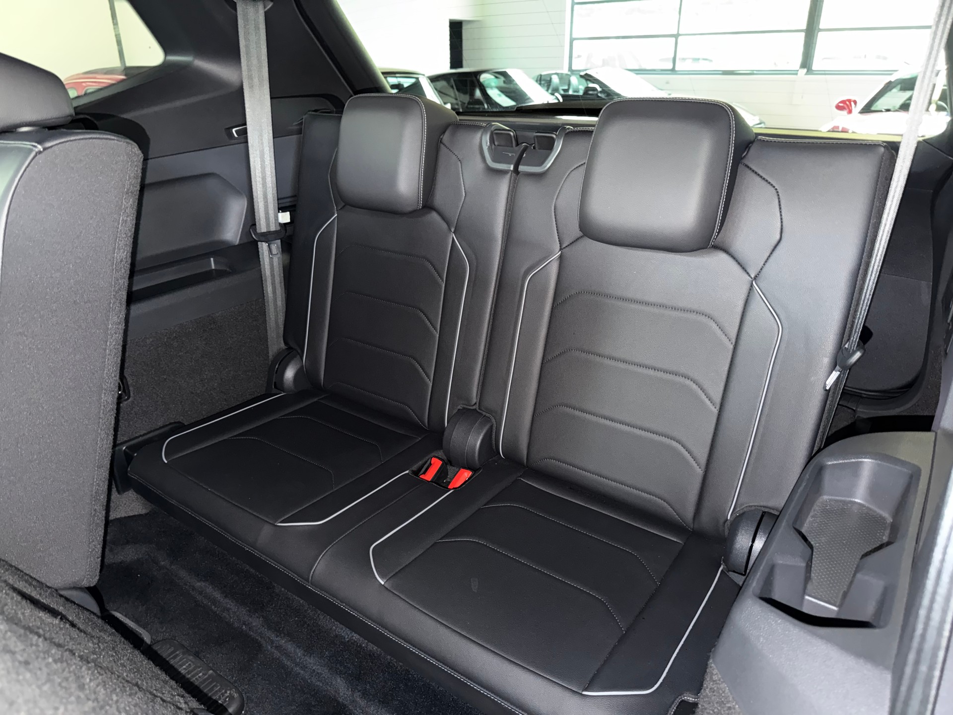 VW Tiguan Allspace 2.0 TDI SCR Highline R-LINE SPORT 00 PS 4X4 4MotionDSG-image-12