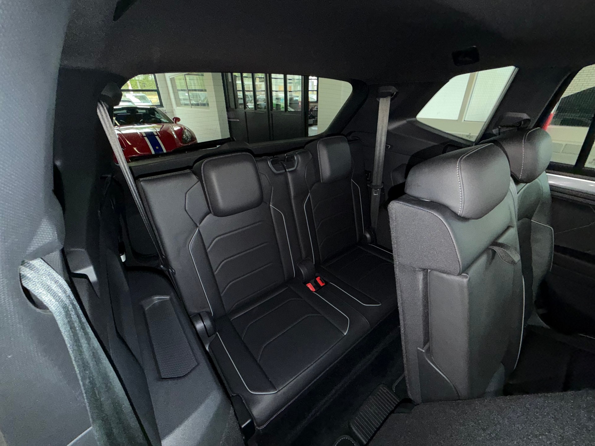 VW Tiguan Allspace 2.0 TDI SCR Highline R-LINE SPORT 00 PS 4X4 4MotionDSG-image-9