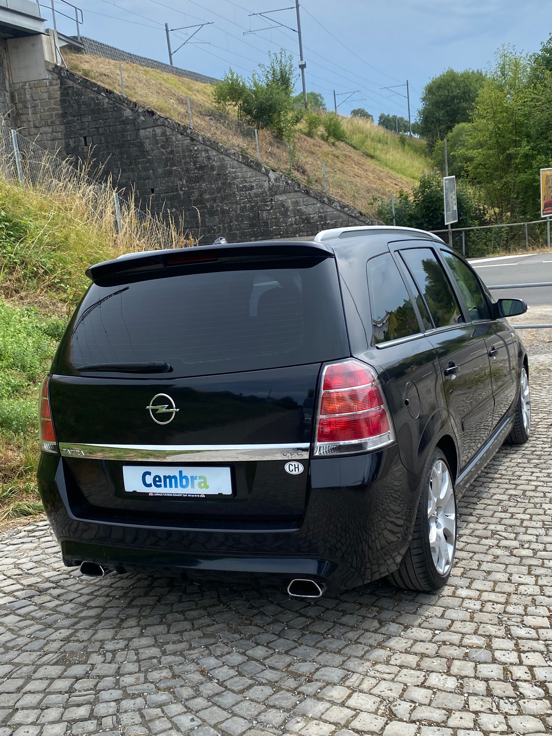 OPEL Zafira 2.0i 16V Turbo OPC-image-2
