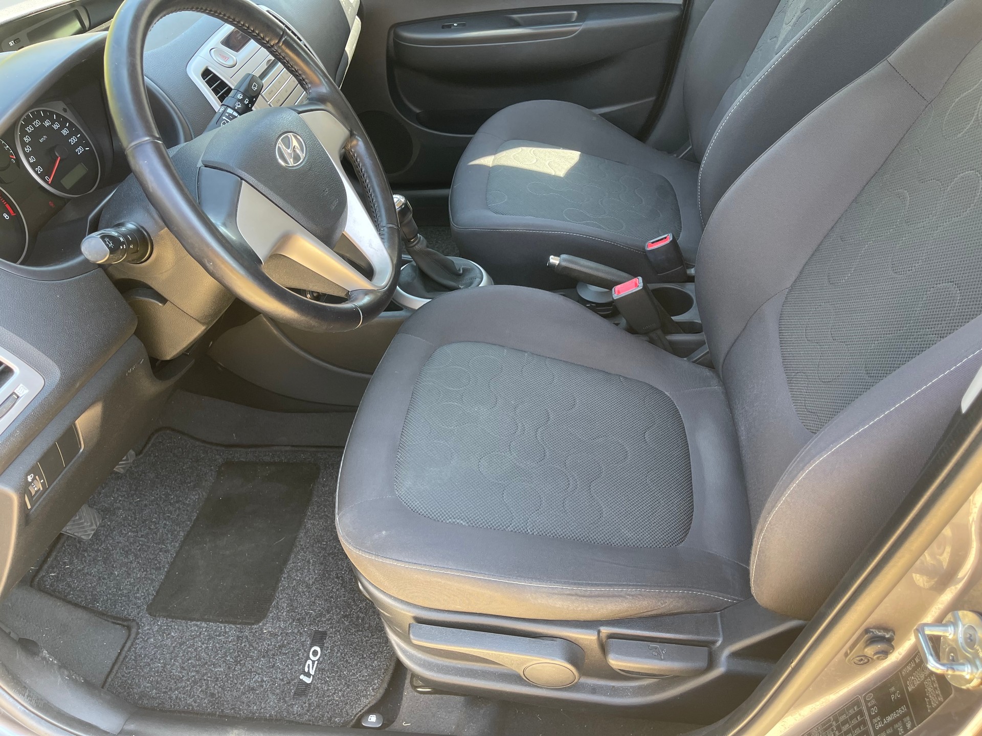 HYUNDAI i20 1.2 Comfort-image-10