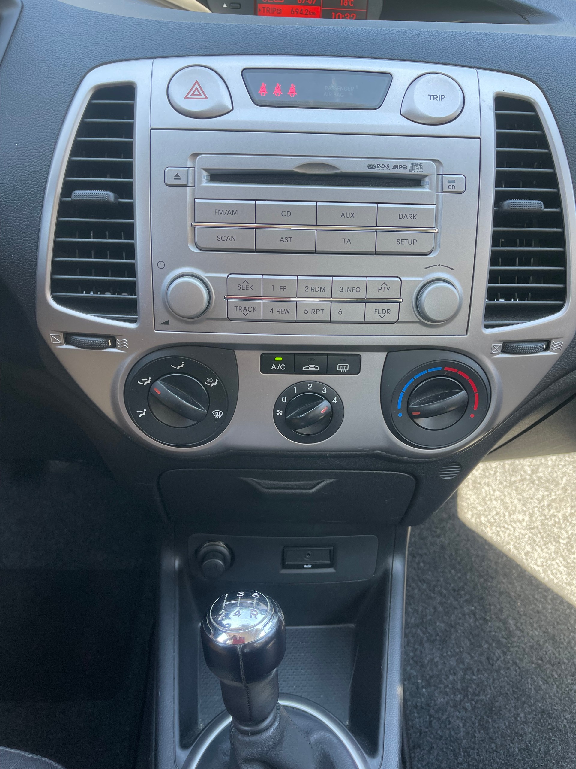 HYUNDAI i20 1.2 Comfort-image-8