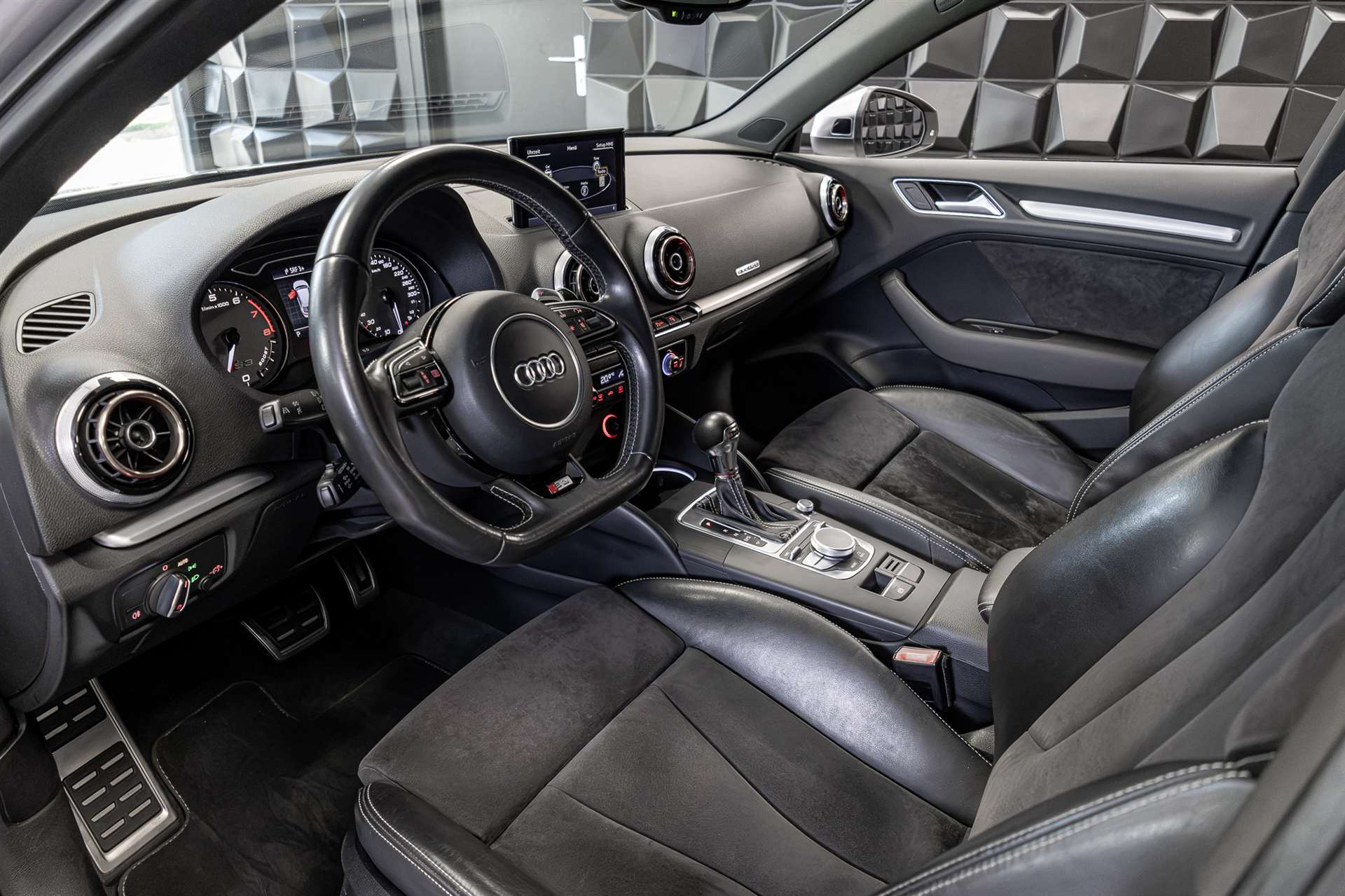 AUDI S3 Sportback 2.0 TFSI quattro S-tronic-image-14