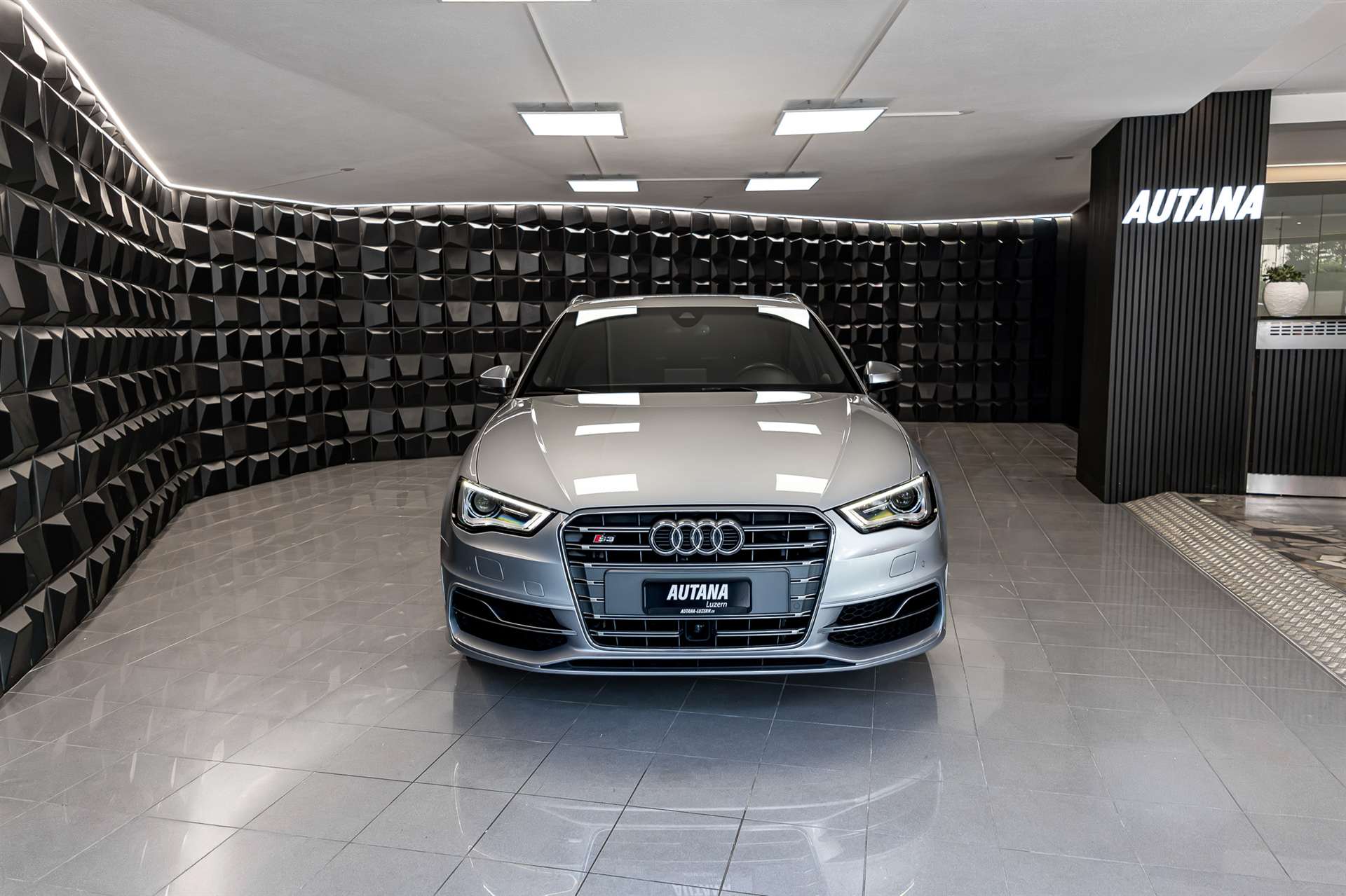AUDI S3 Sportback 2.0 TFSI quattro S-tronic-image-3