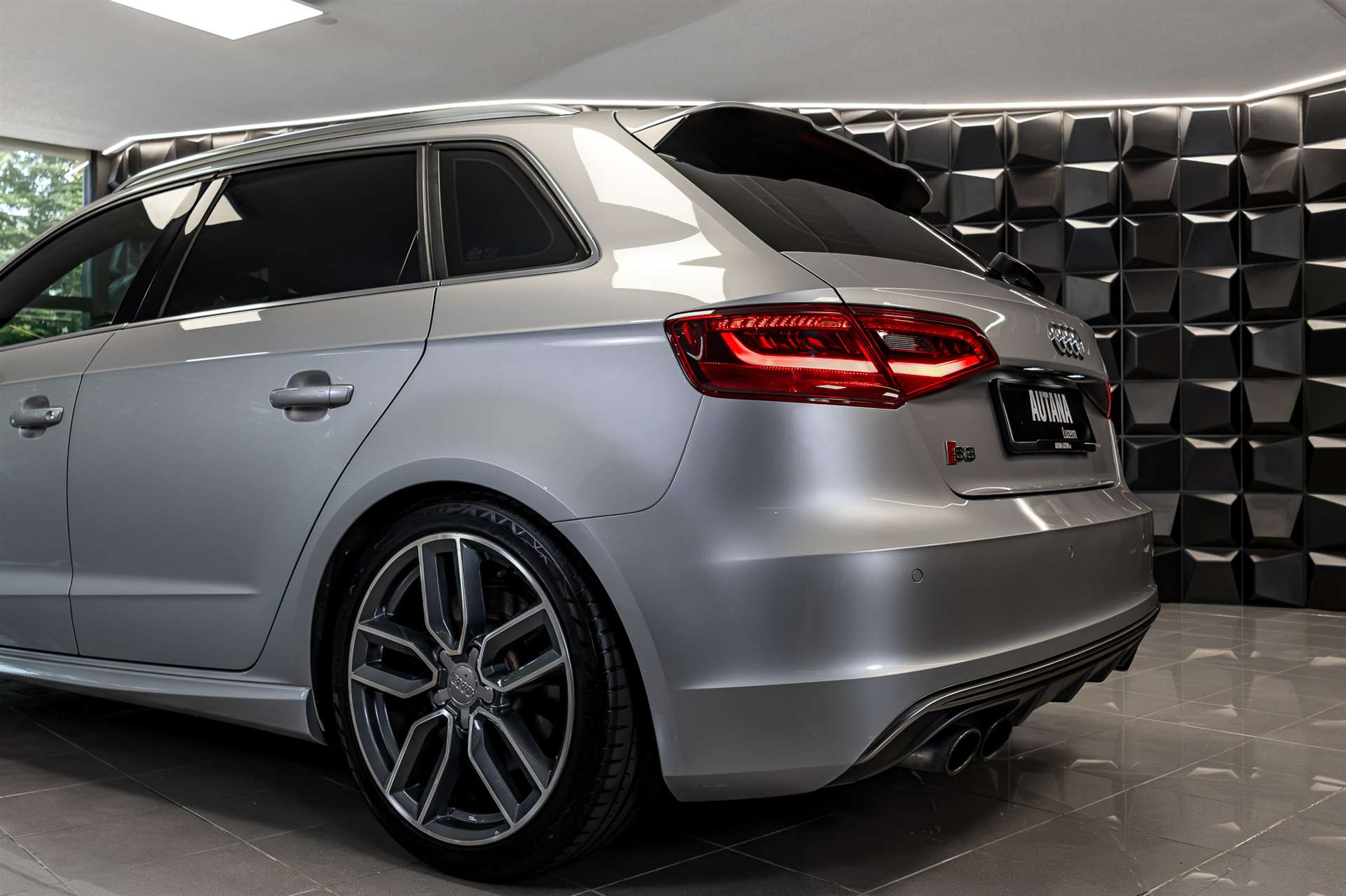 AUDI S3 Sportback 2.0 TFSI quattro S-tronic-image-31