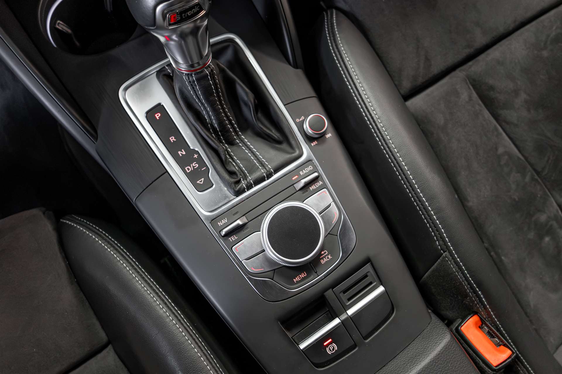 AUDI S3 Sportback 2.0 TFSI quattro S-tronic-image-22