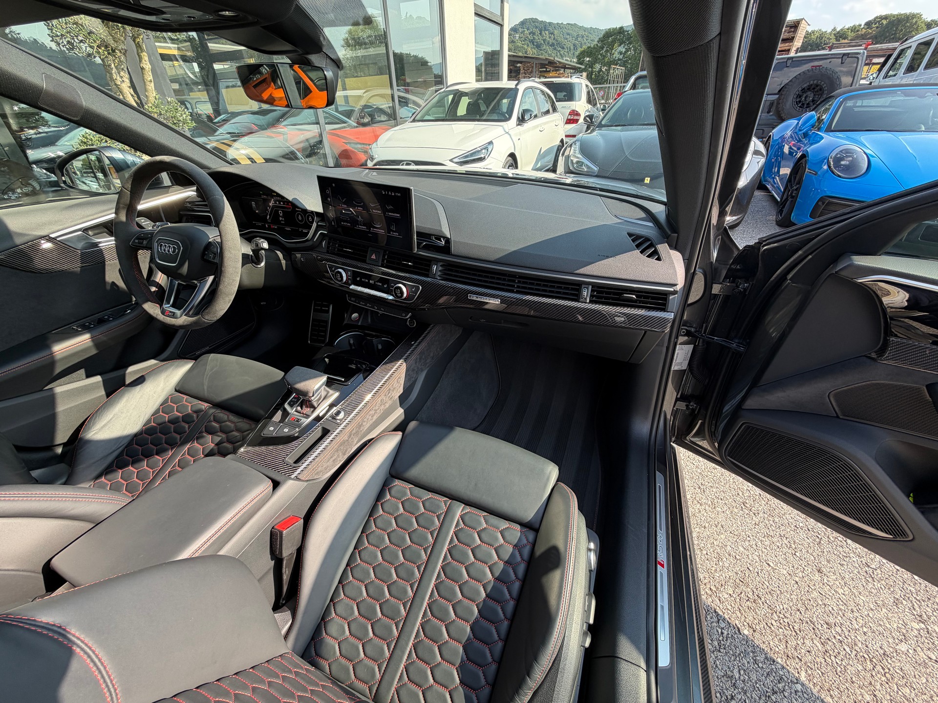 AUDI RS4 Avant quattro tiptronic-image-11