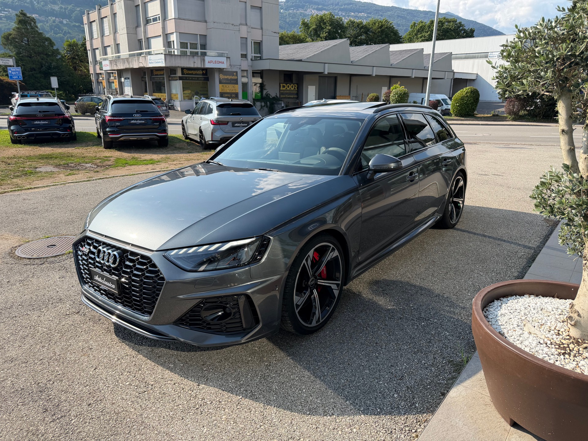 AUDI RS4 Avant quattro tiptronic-image-5