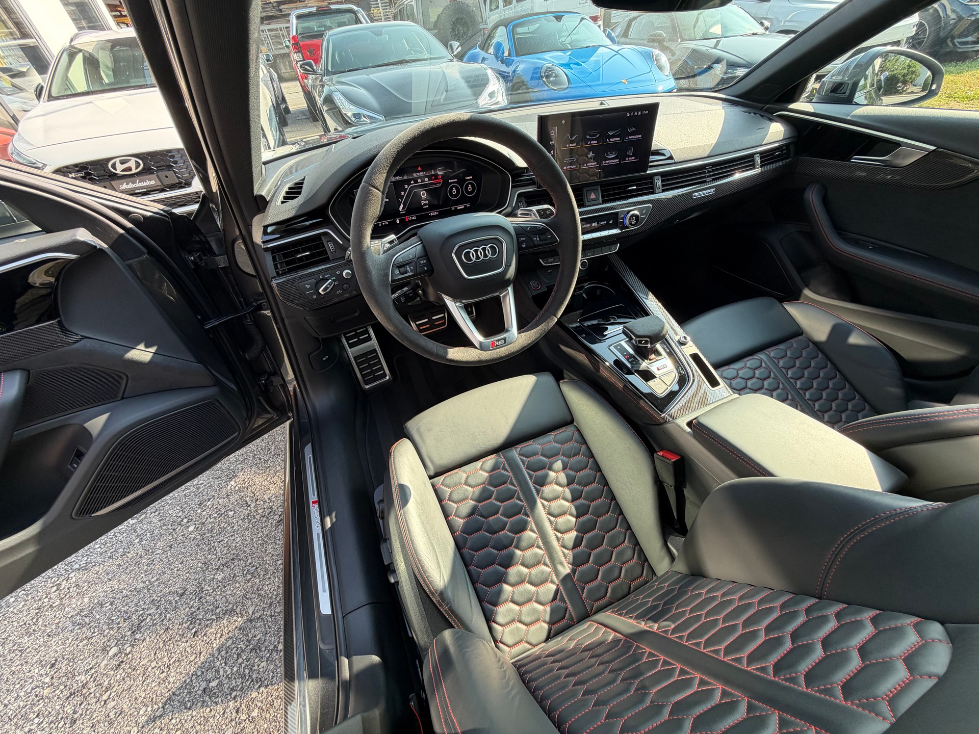 AUDI RS4 Avant quattro tiptronic-image-9
