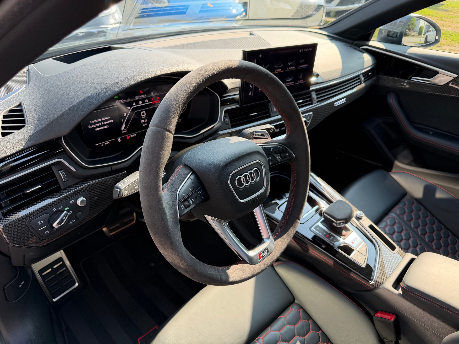 AUDI RS4 Avant quattro tiptronic-image-13