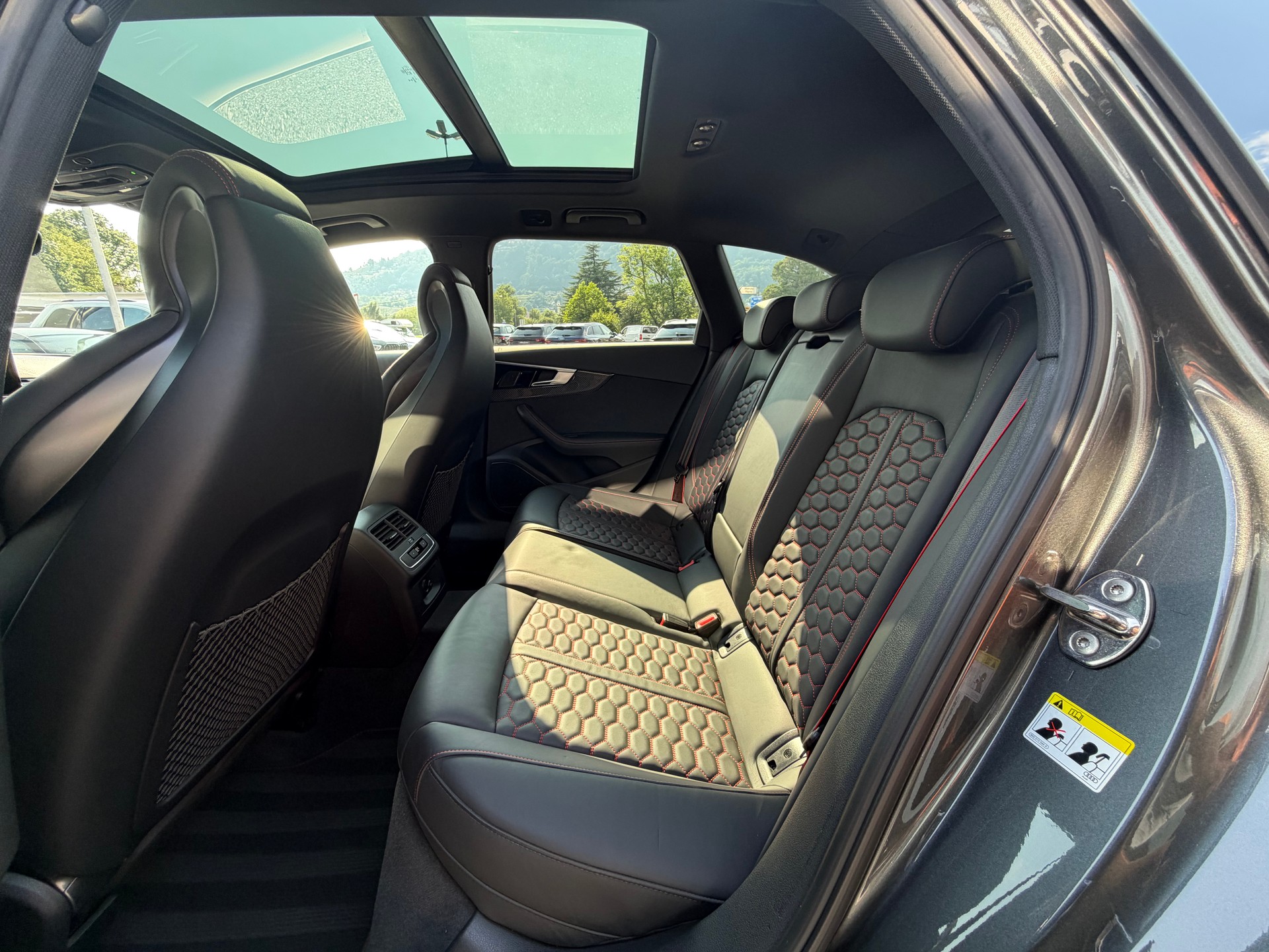 AUDI RS4 Avant quattro tiptronic-image-16