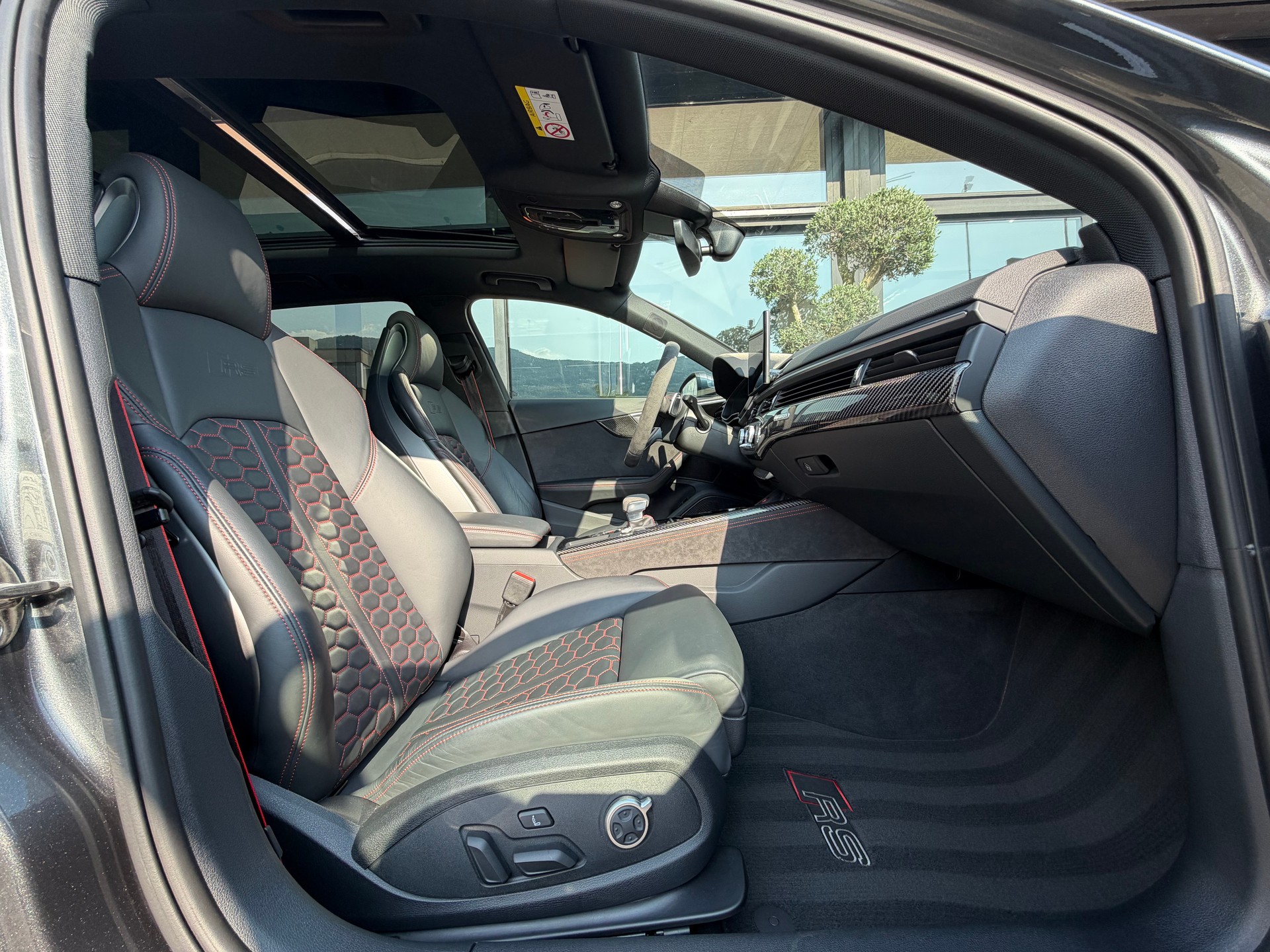 AUDI RS4 Avant quattro tiptronic-image-10