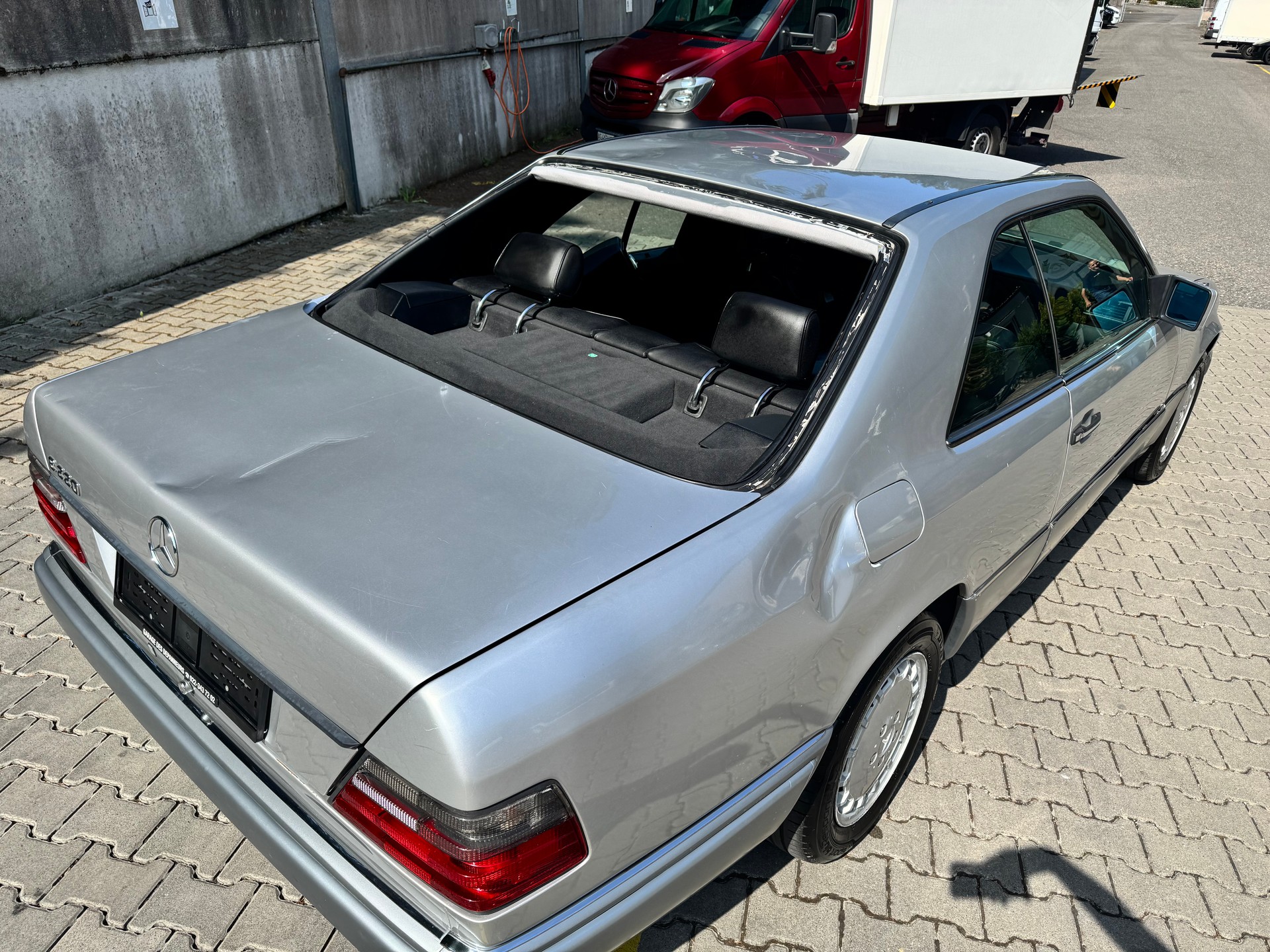 MERCEDES-BENZ E 220-image-5