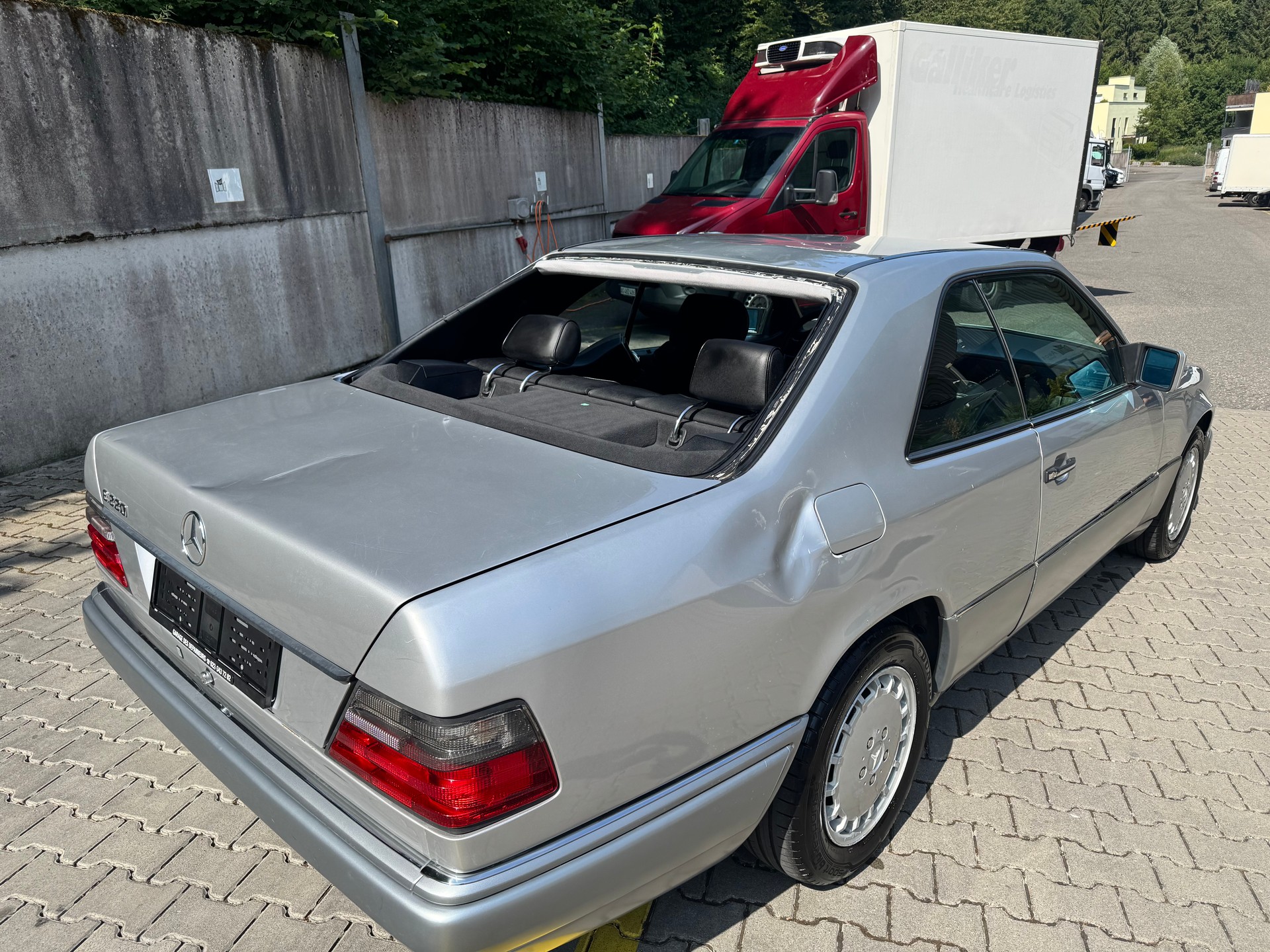 MERCEDES-BENZ E 220-image-4