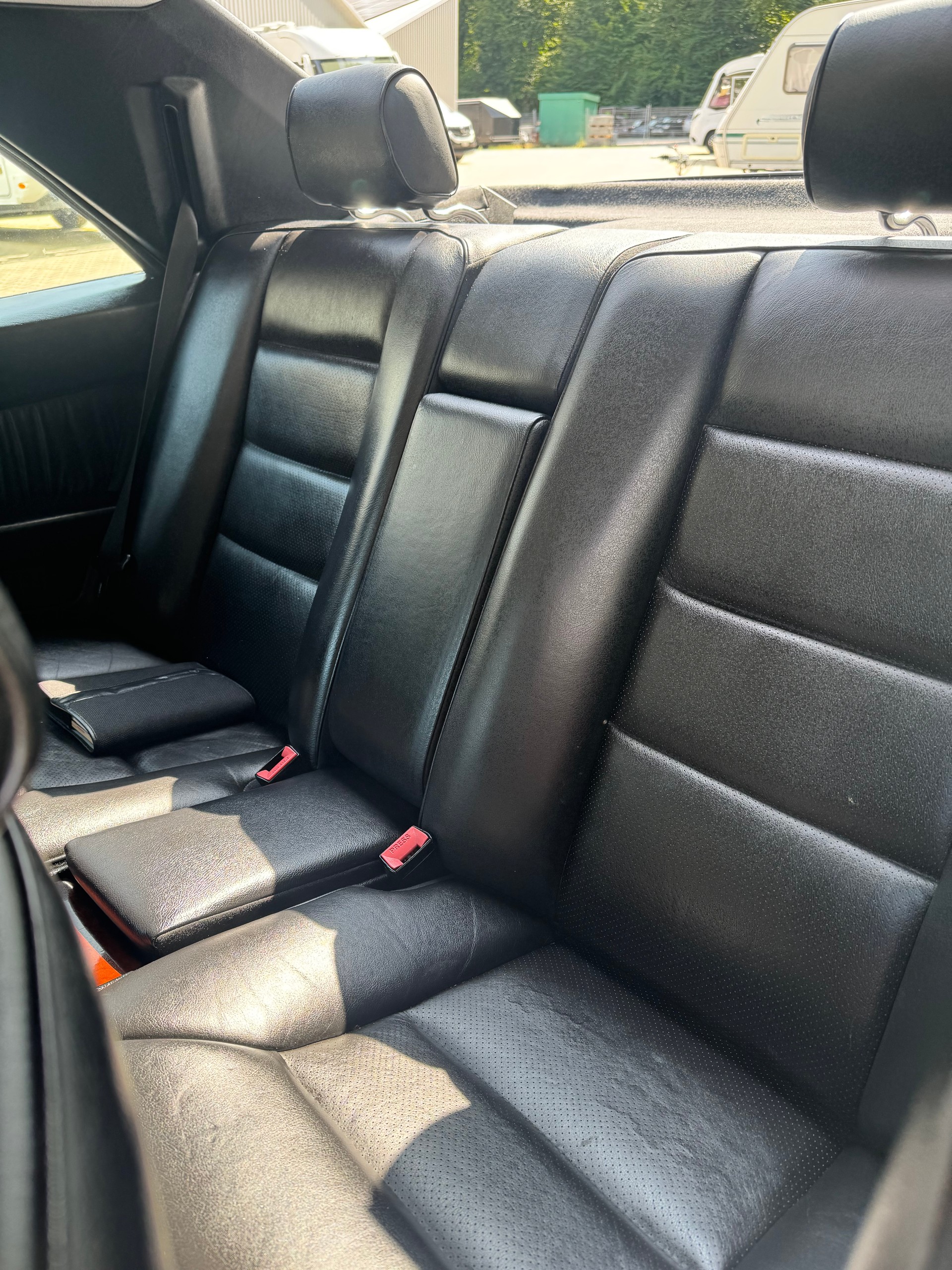 MERCEDES-BENZ E 220-image-15