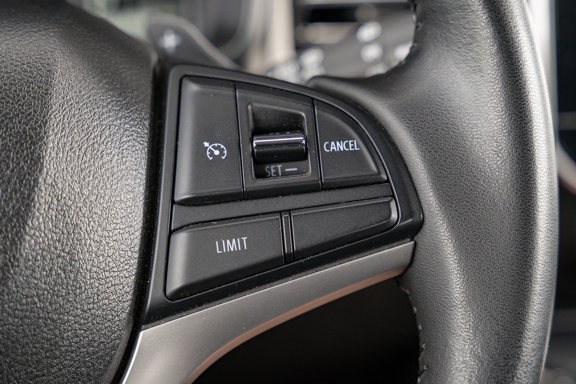 SUZUKI Ignis 1.2i Compact Top Hybrid CVT-image-20