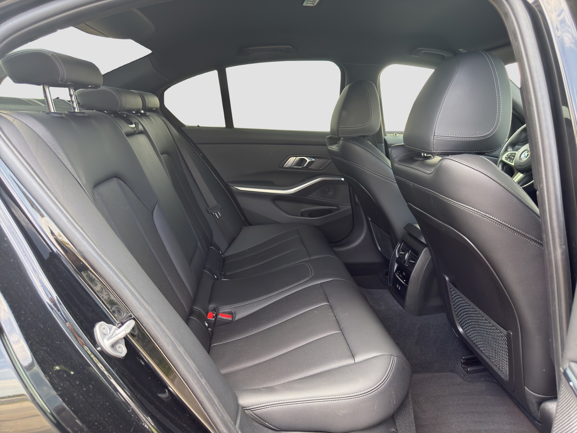 BMW 320d xDrive 48V Steptronic M Sport Pro-image-15