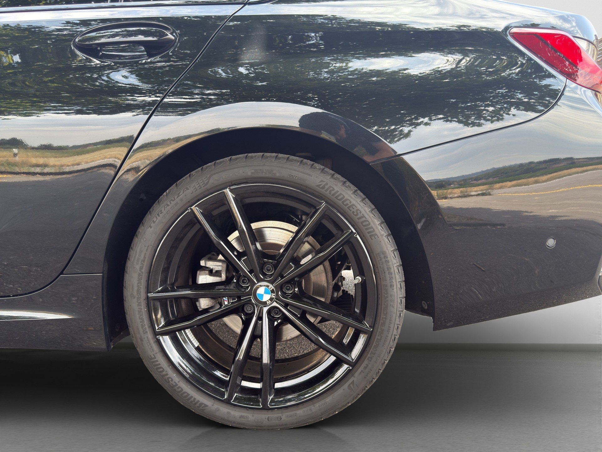 BMW 320d xDrive 48V Steptronic M Sport Pro-image-4