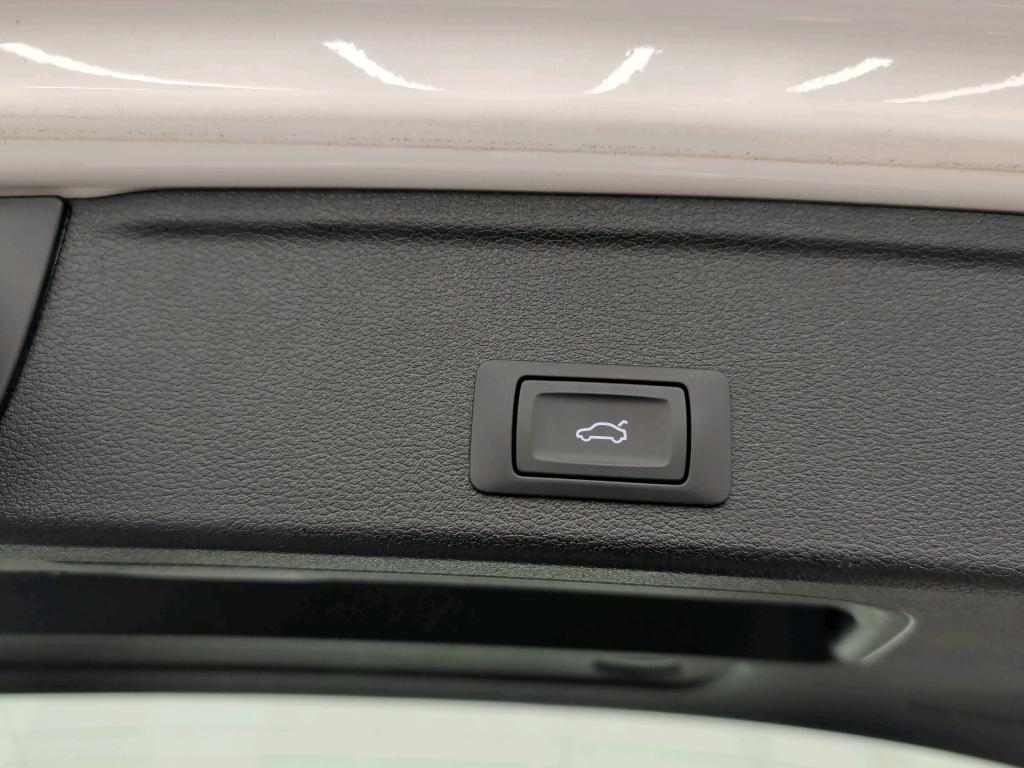 AUDI A4 Avant 40 TFSI S line S-tronic quattro-image-8