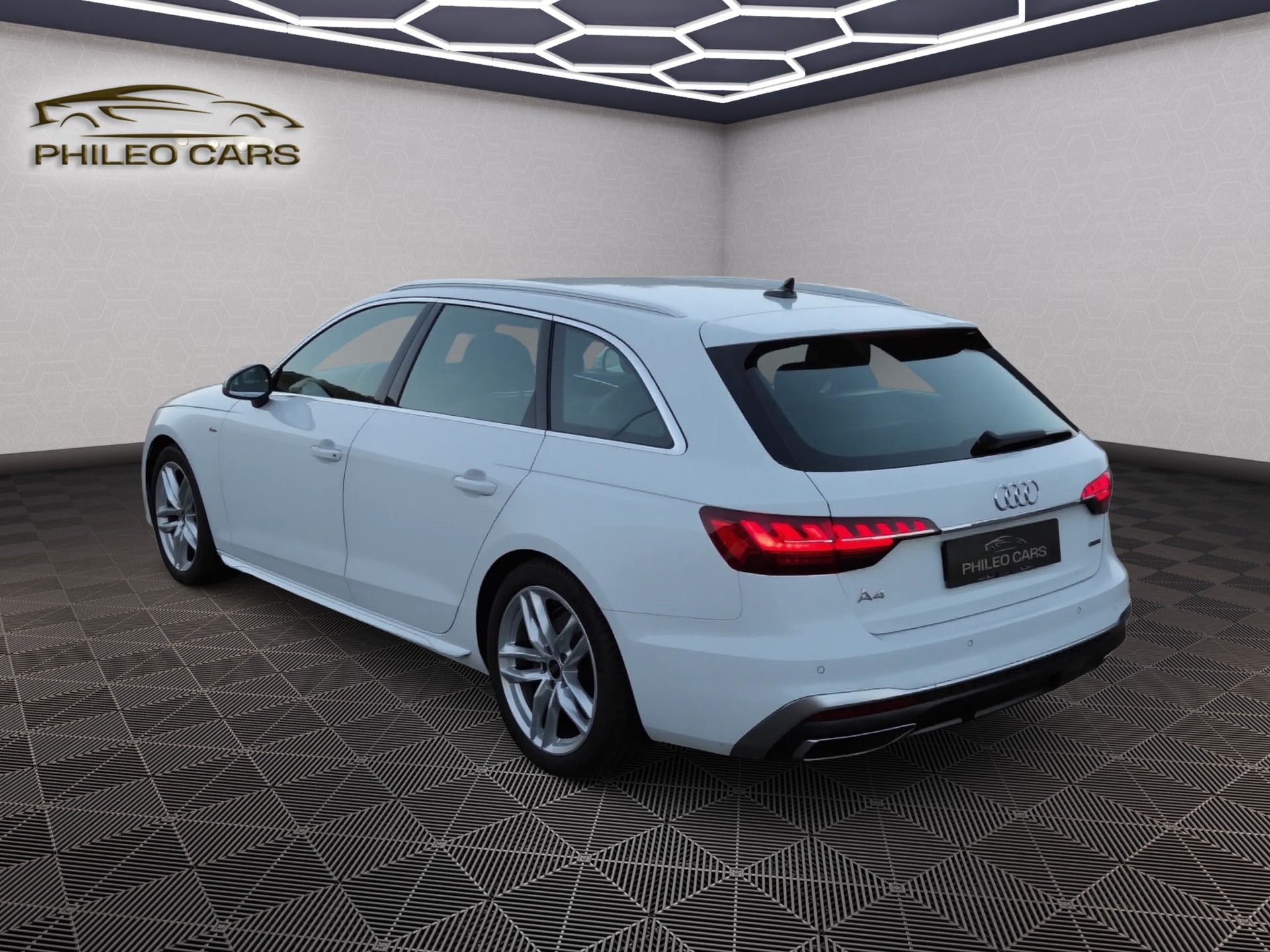 AUDI A4 Avant 40 TFSI S line S-tronic quattro-image-3
