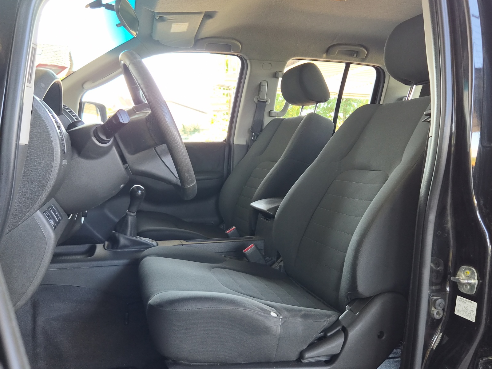 NISSAN Navara 2.5 dCi 144 Double Cab XE-image-6