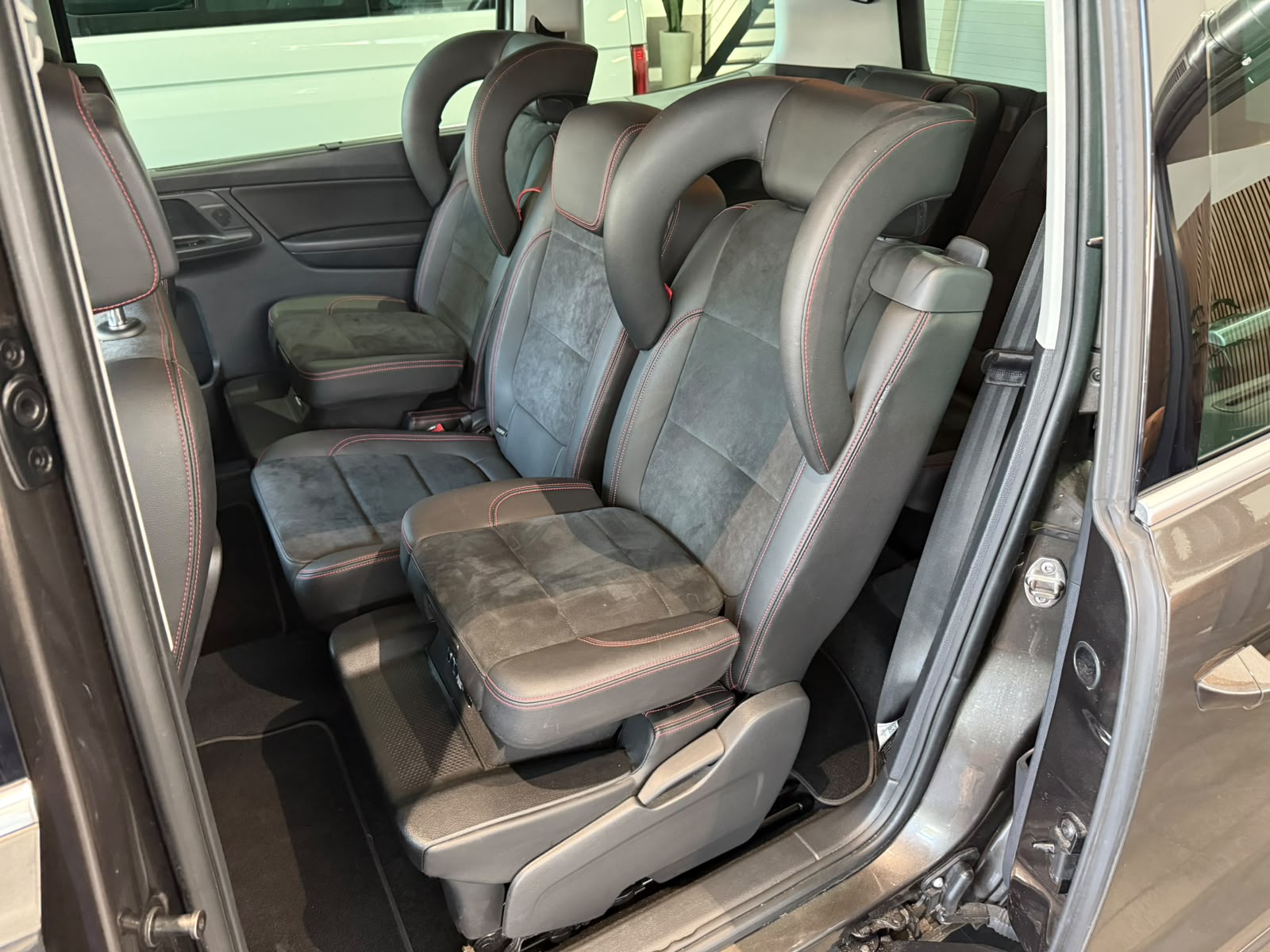 SEAT Alhambra 2.0 TDI FR Line-image-10