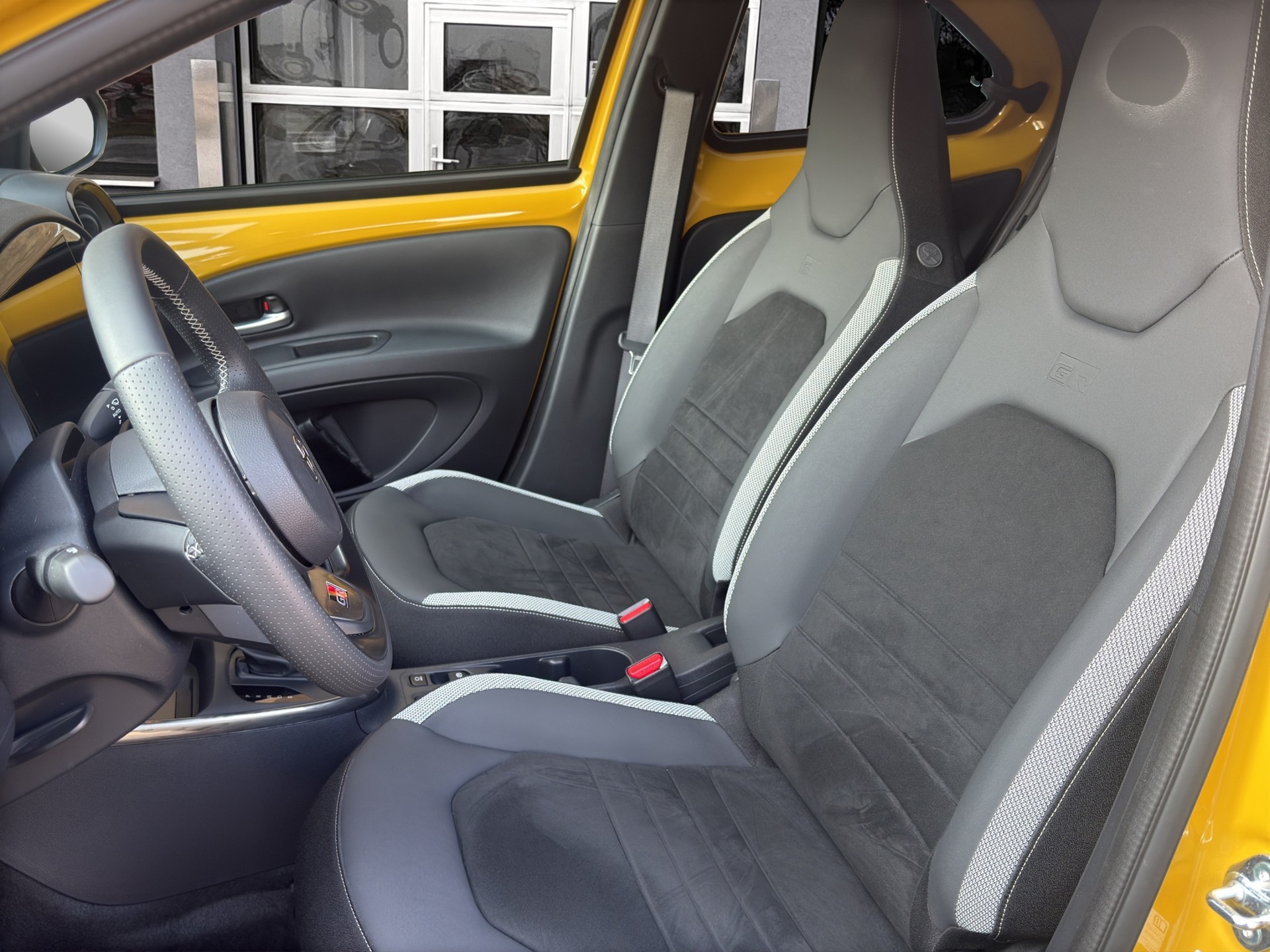 TOYOTA Aygo X 1.5 VVT-i HSD GR Sport-image-14
