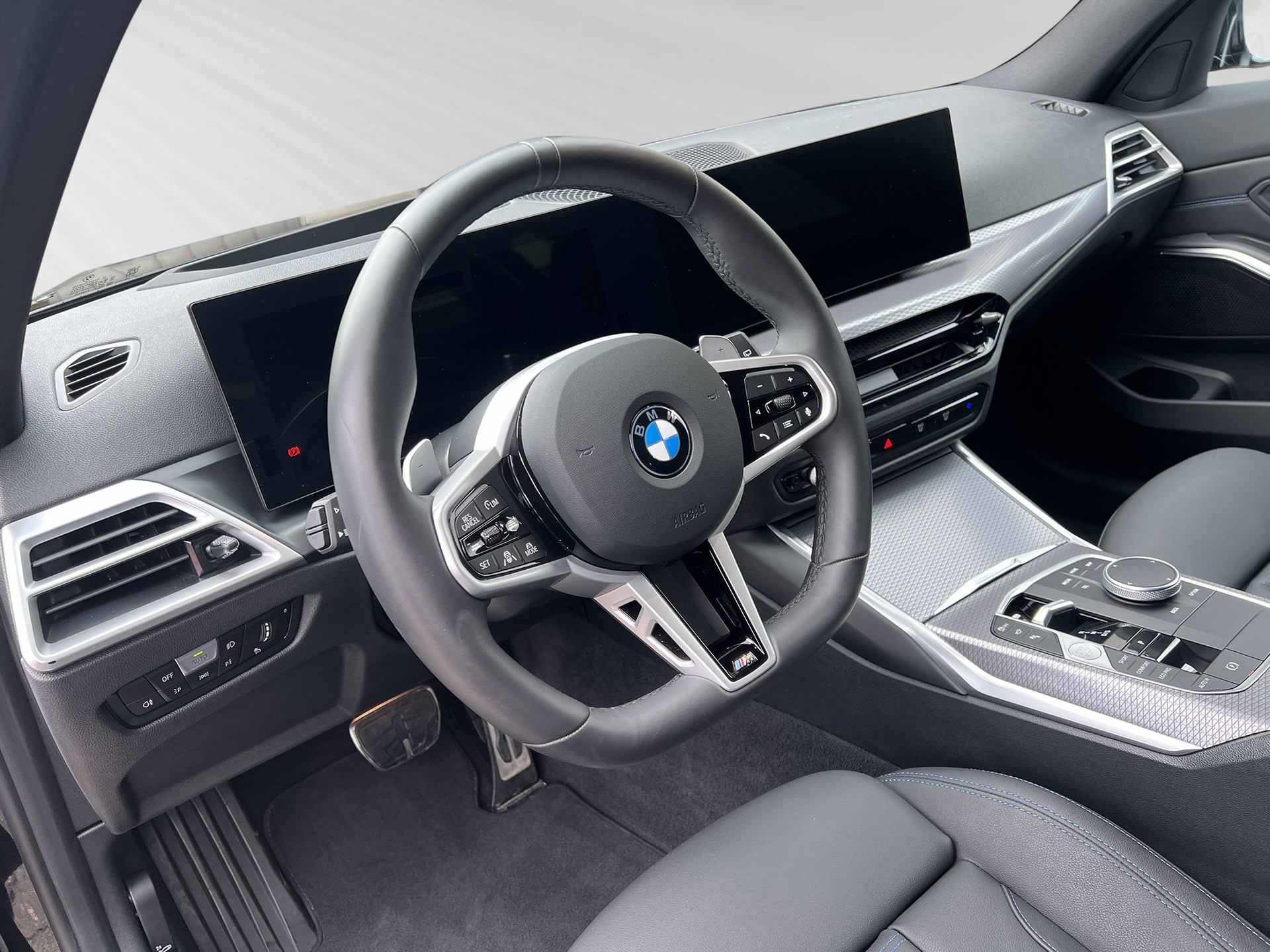 BMW 320d xDrive 48V Touring Steptronic M Sport-image-3