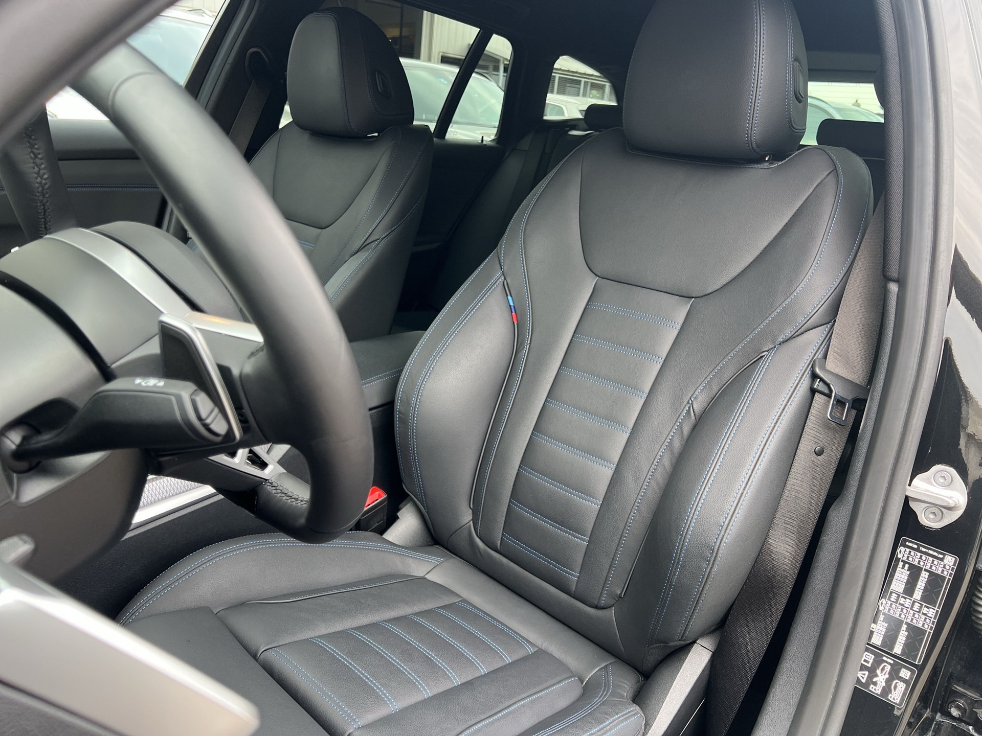 BMW 320d xDrive 48V Touring Steptronic M Sport-image-9