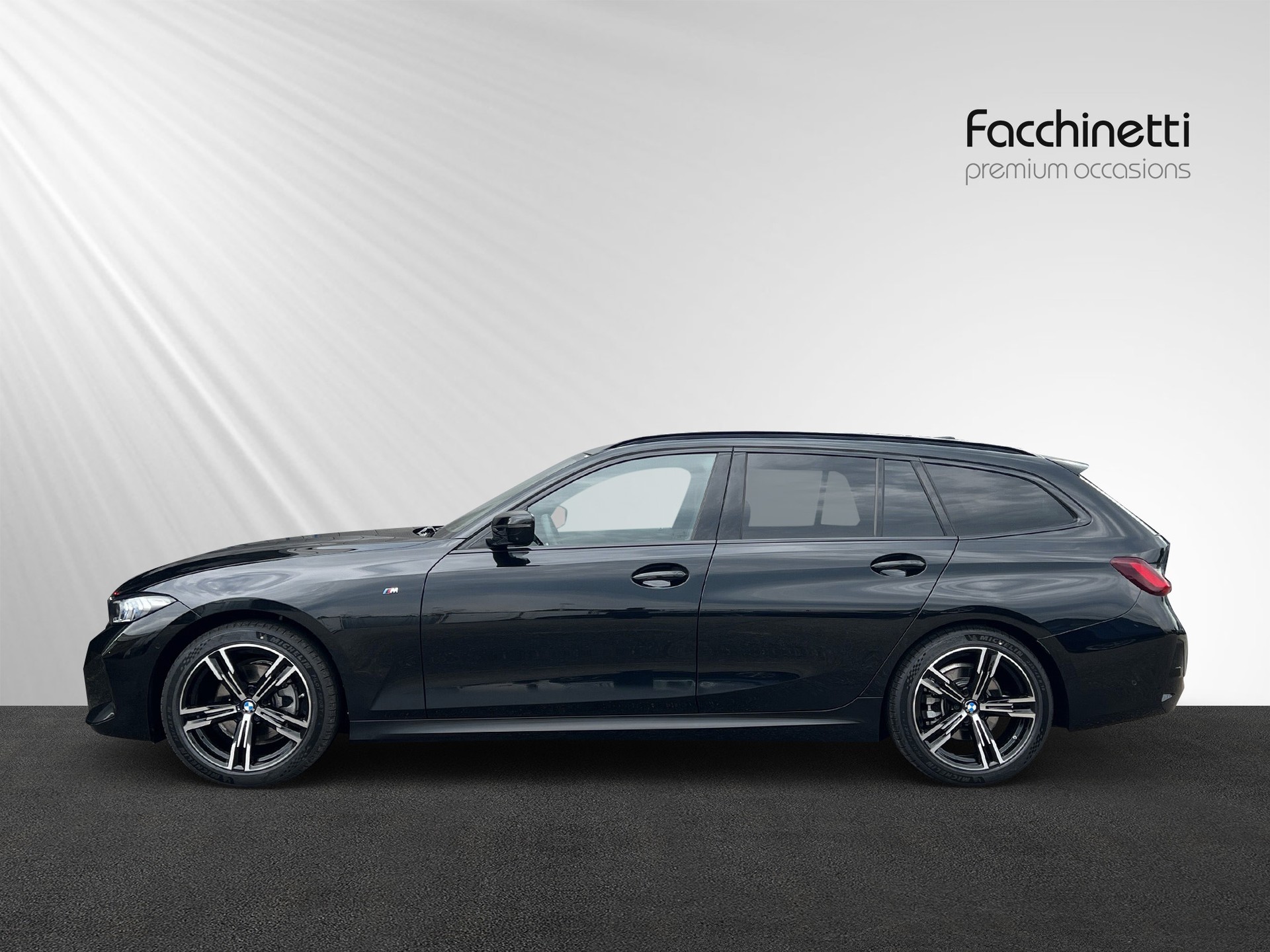 BMW 320d xDrive 48V Touring Steptronic M Sport-image-1