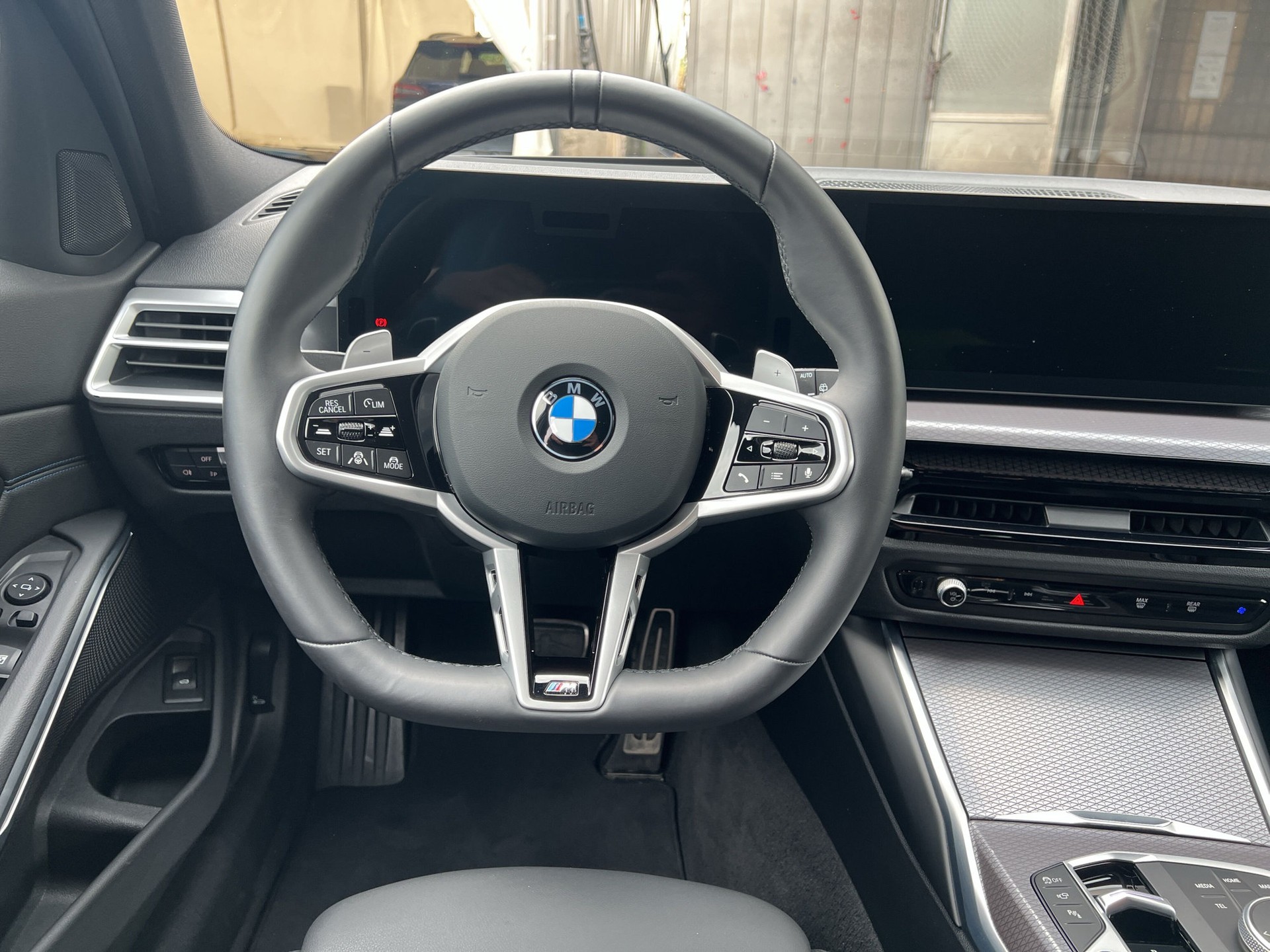 BMW 320d xDrive 48V Touring Steptronic M Sport-image-11