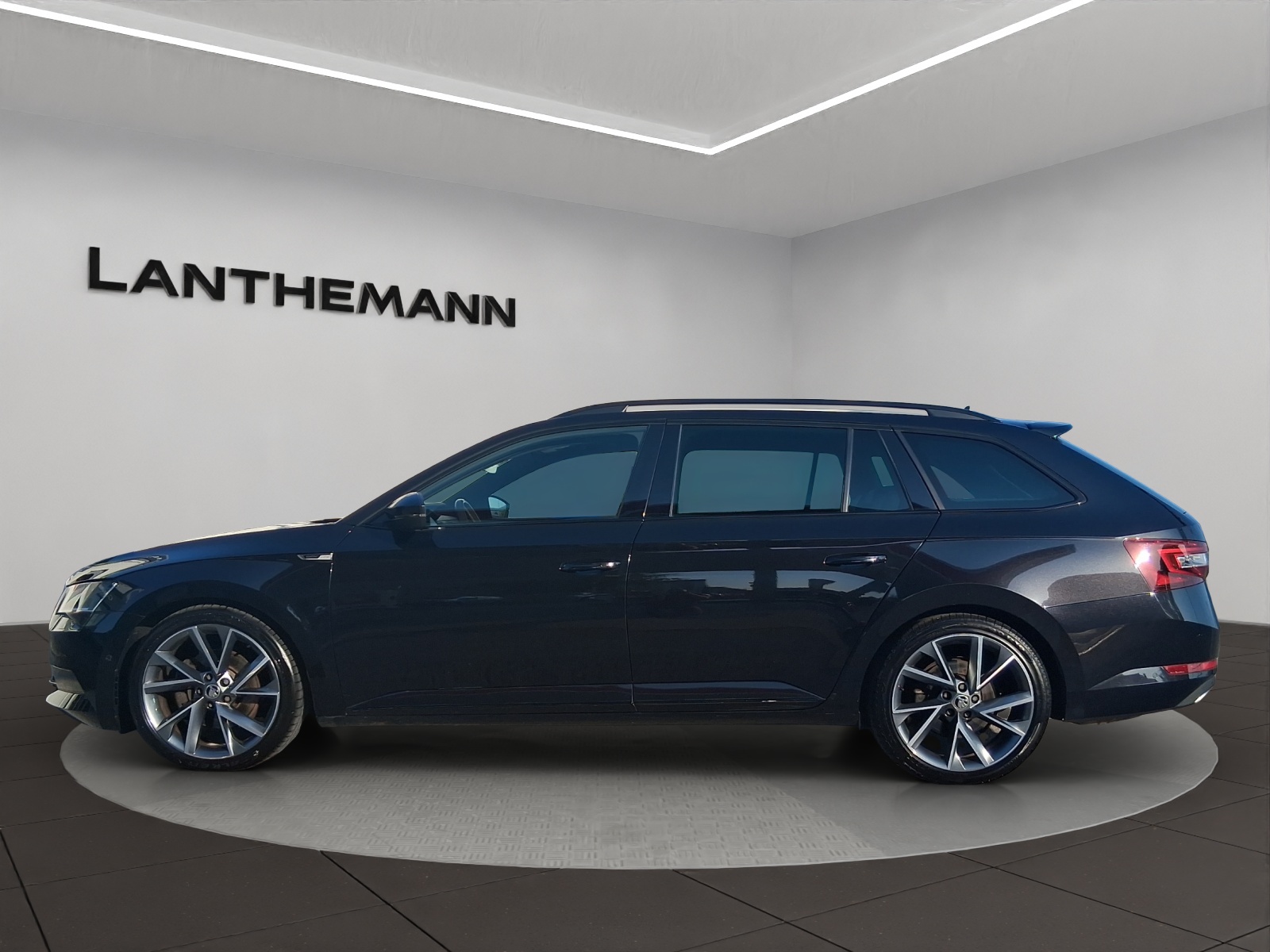 SKODA Superb Combi 2.0 TDi SportLine+ 4x4 DSG-image-1
