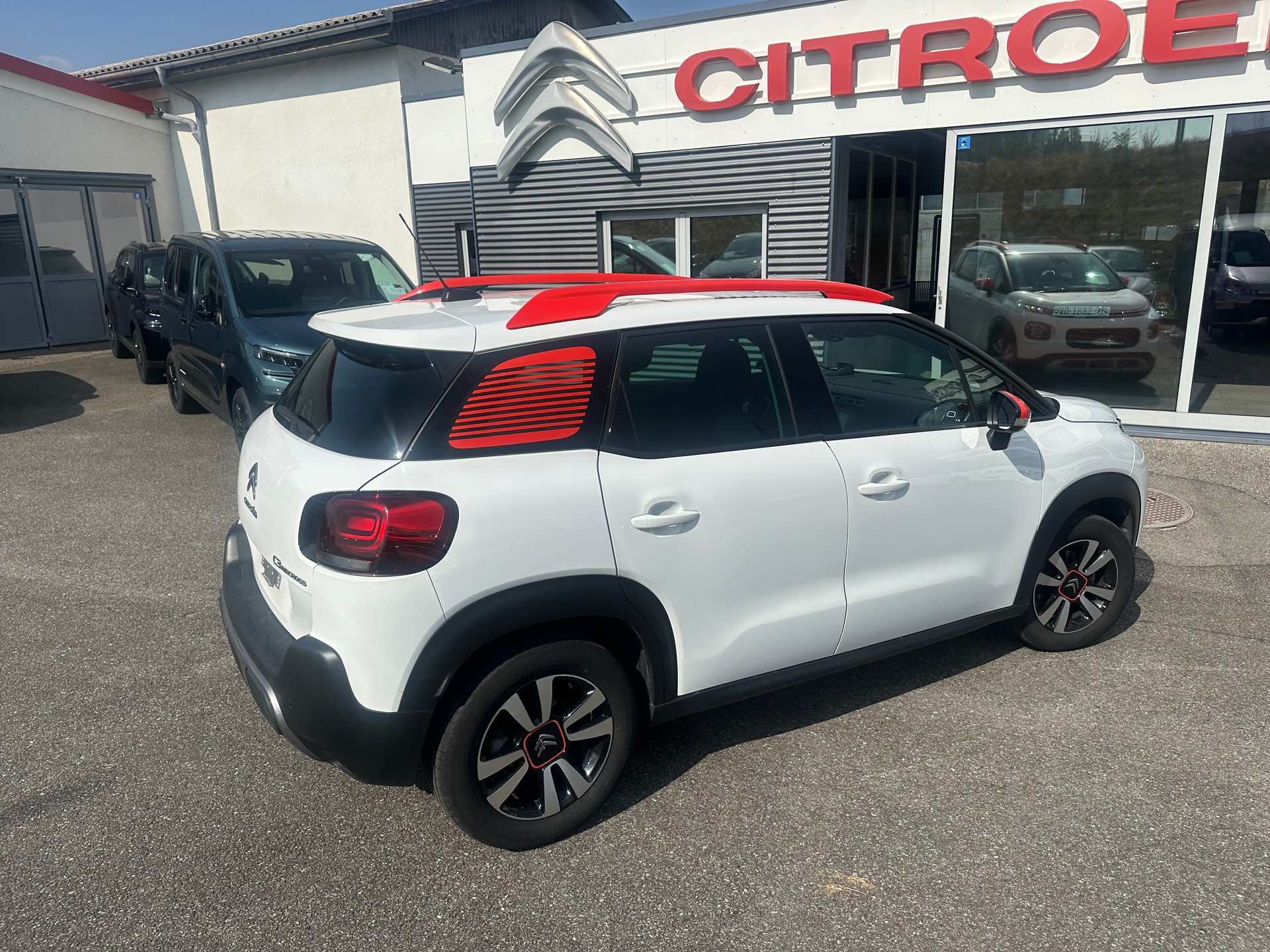 CITROEN C3 Aircross 1.2i PureTech Shine EAT-image-6