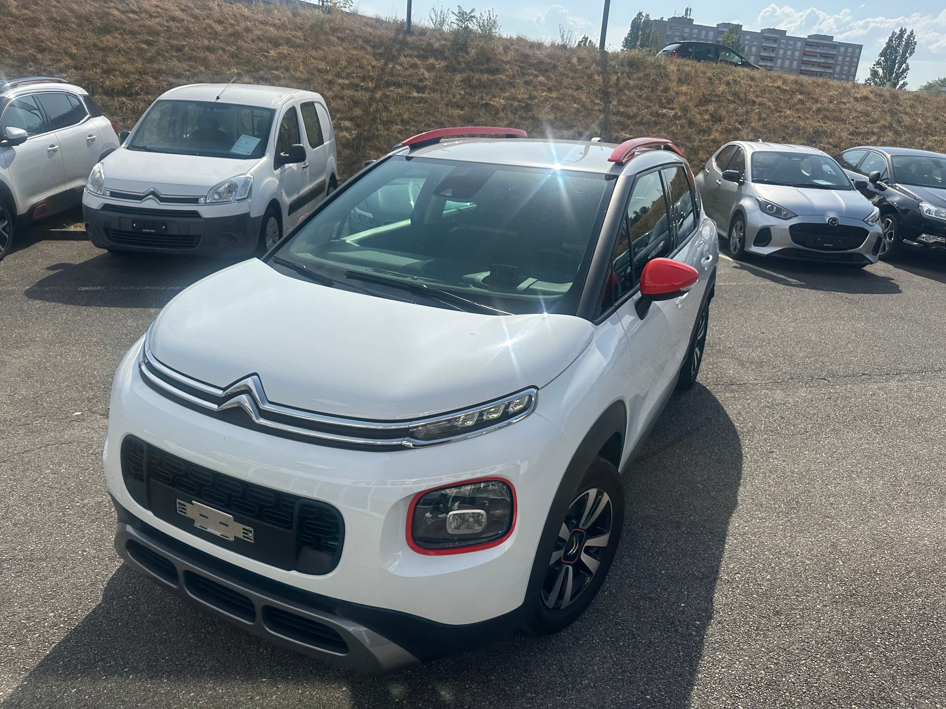 CITROEN C3 Aircross 1.2i PureTech Shine EAT-image-2