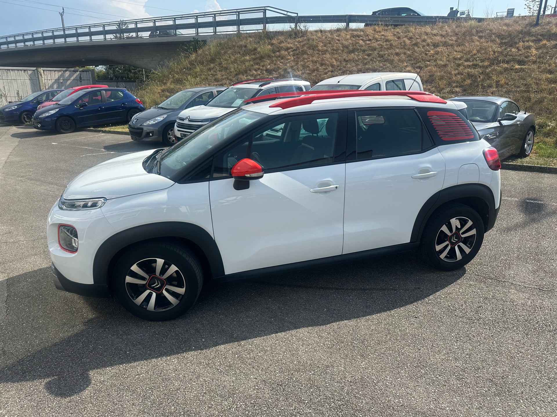 CITROEN C3 Aircross 1.2i PureTech Shine EAT-image-0
