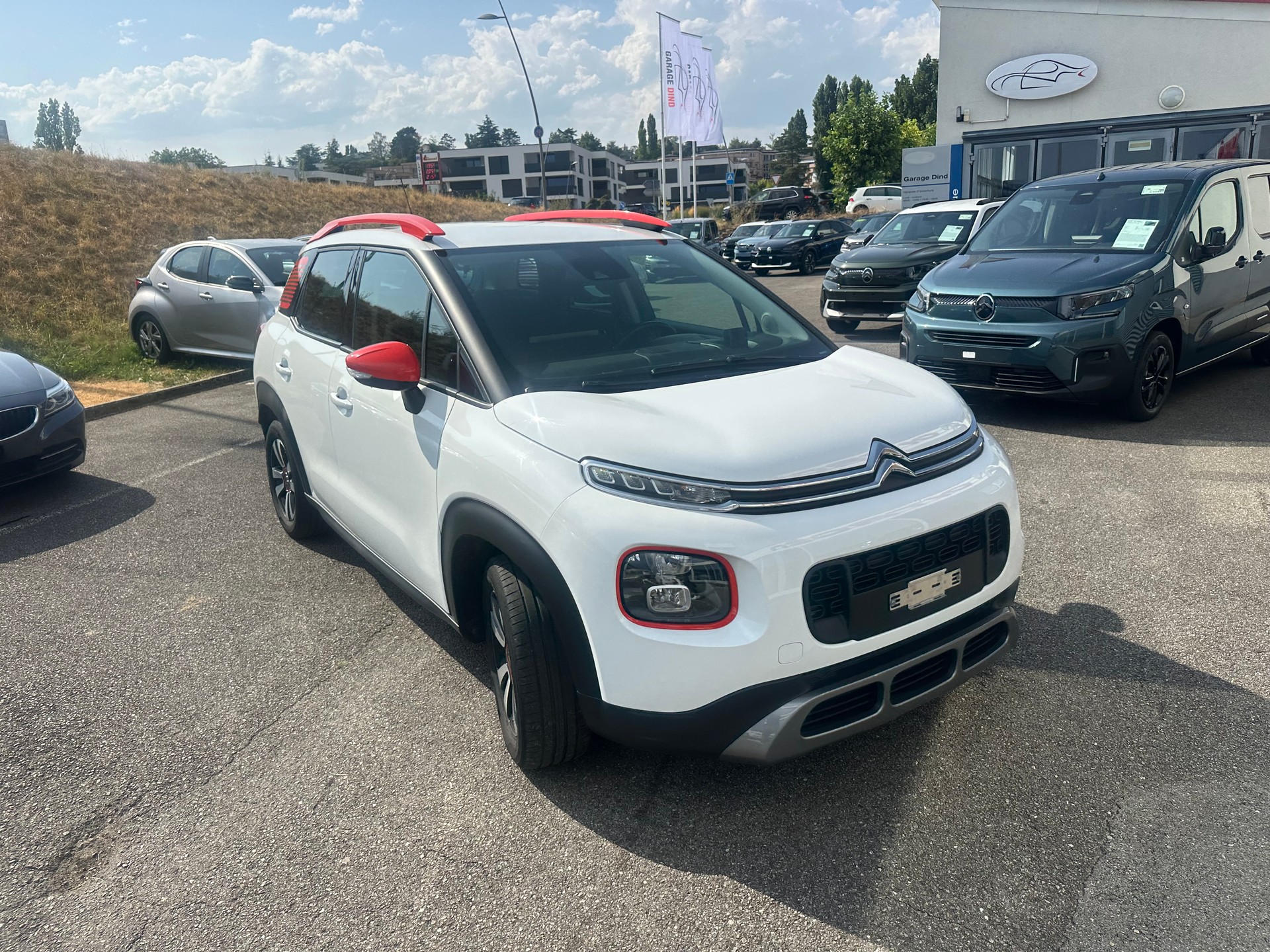 CITROEN C3 Aircross 1.2i PureTech Shine EAT-image-4
