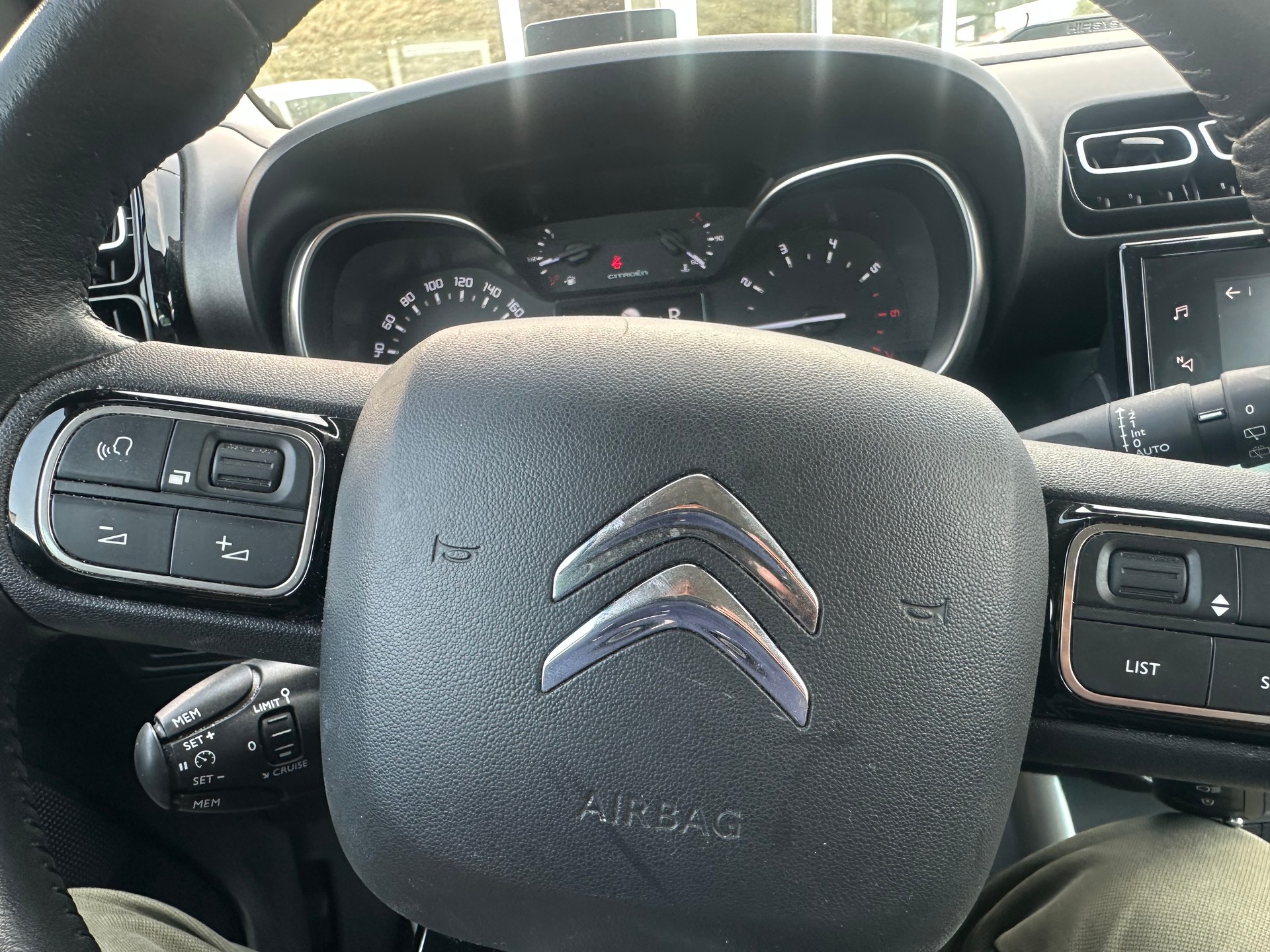CITROEN C3 Aircross 1.2i PureTech Shine EAT-image-7
