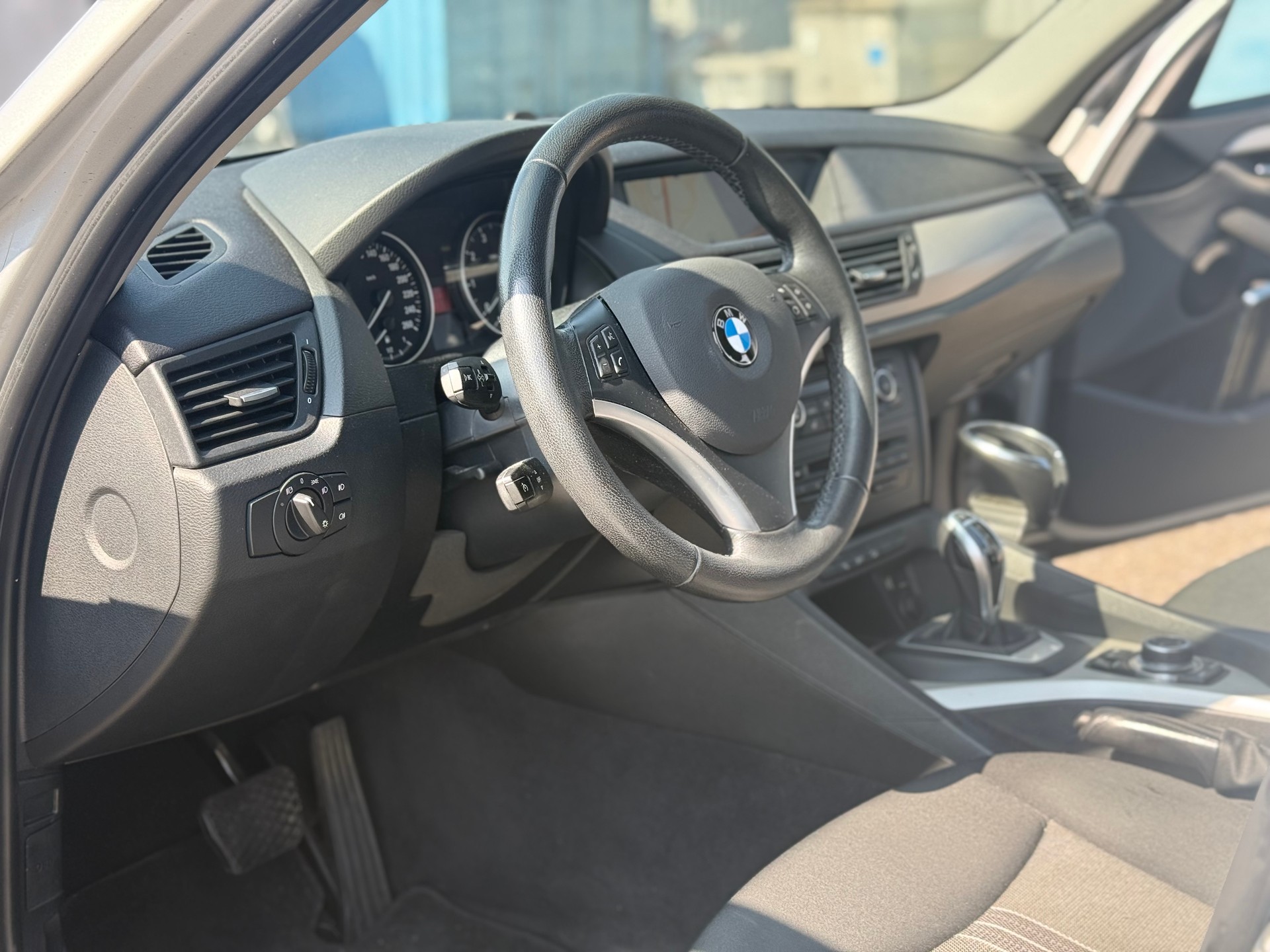 BMW X1 xDrive 20i Steptronic-image-6
