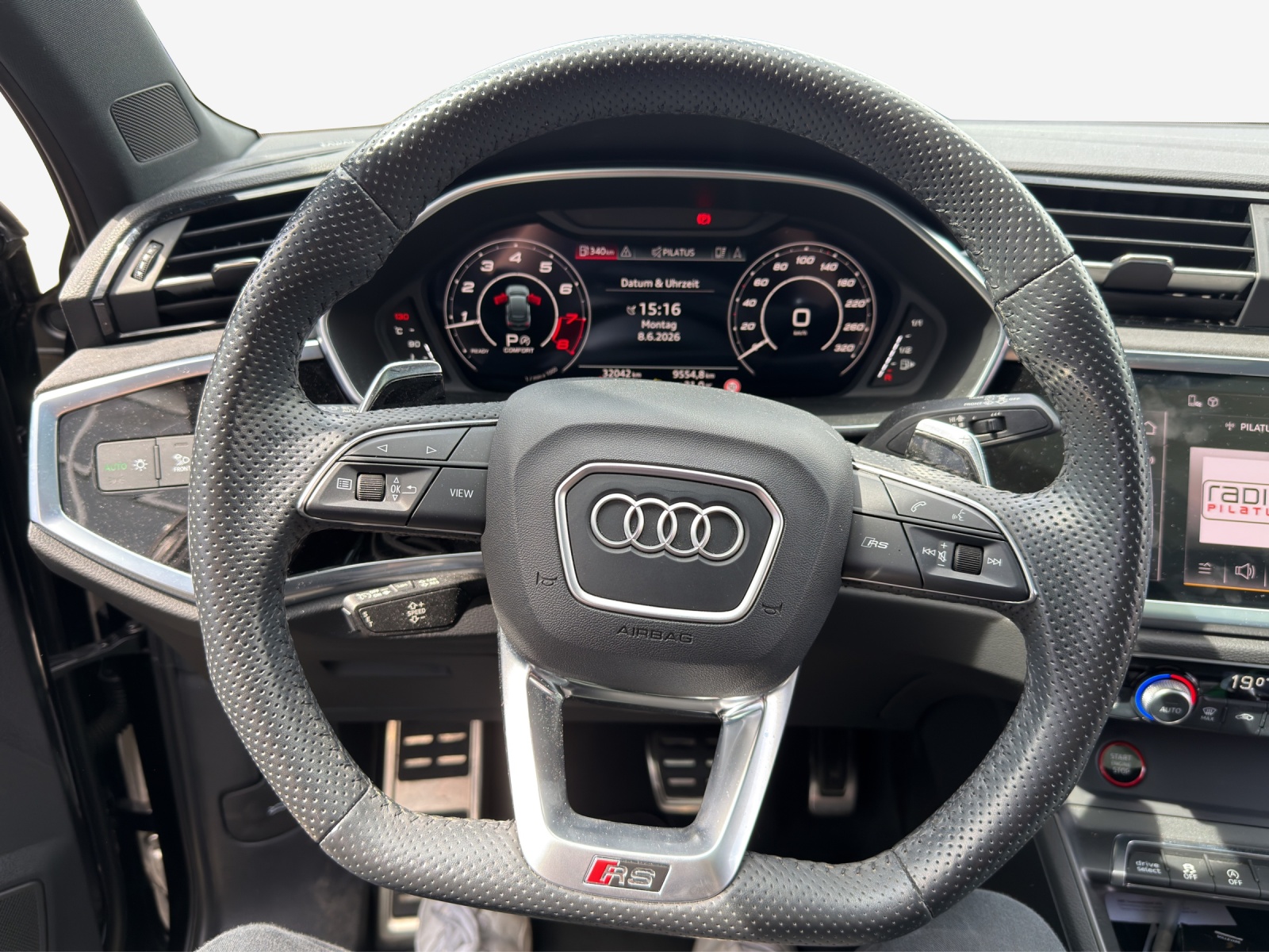 AUDI RS Q3 Sportback quattro S tronic-image-9