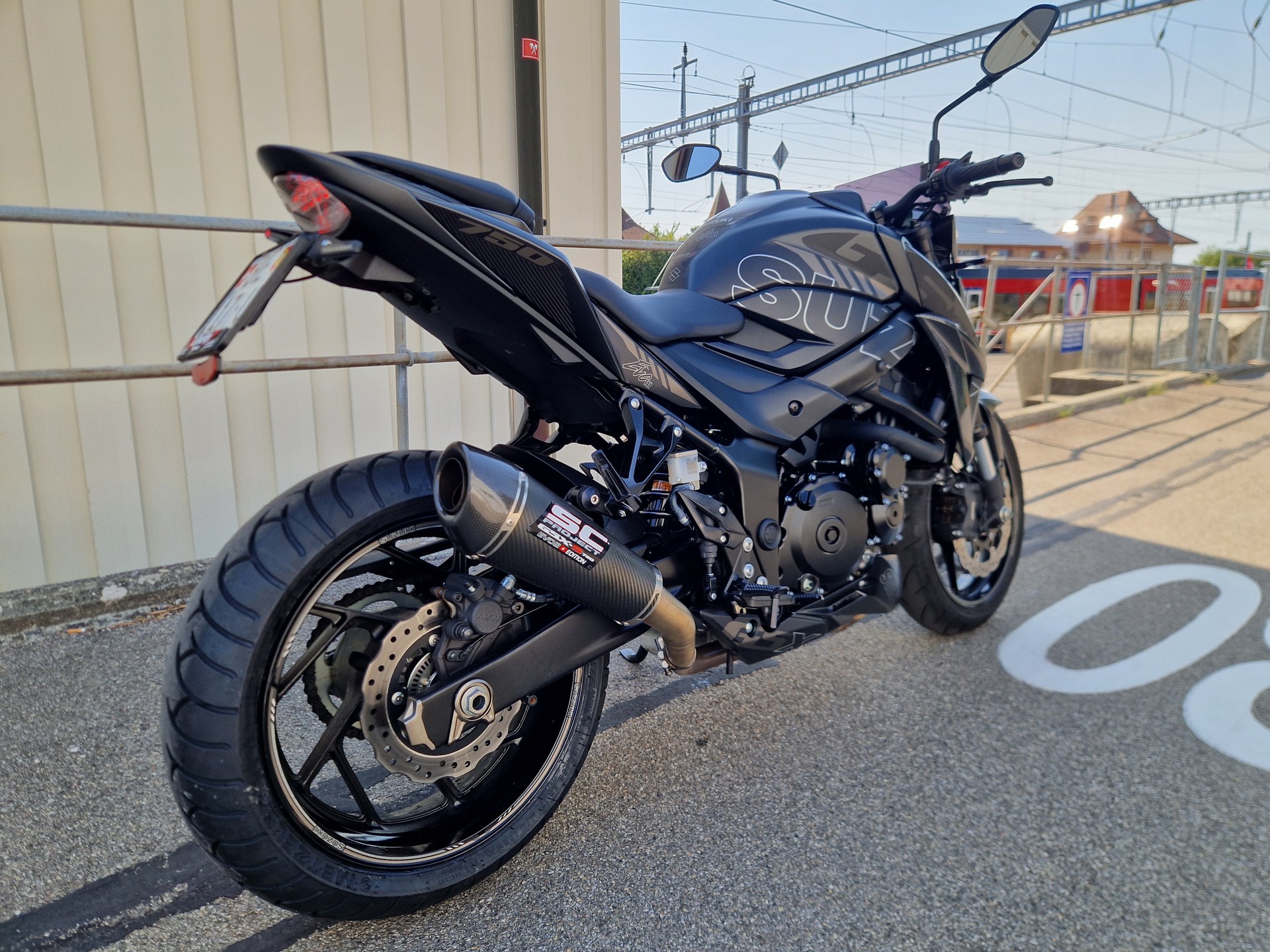 SUZUKI GSX-S 750 EVO 3-showroom-element-2