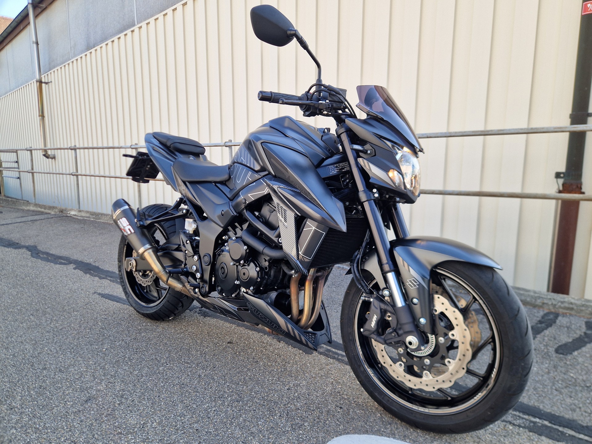 SUZUKI GSX-S 750 EVO 3-showroom-element-1