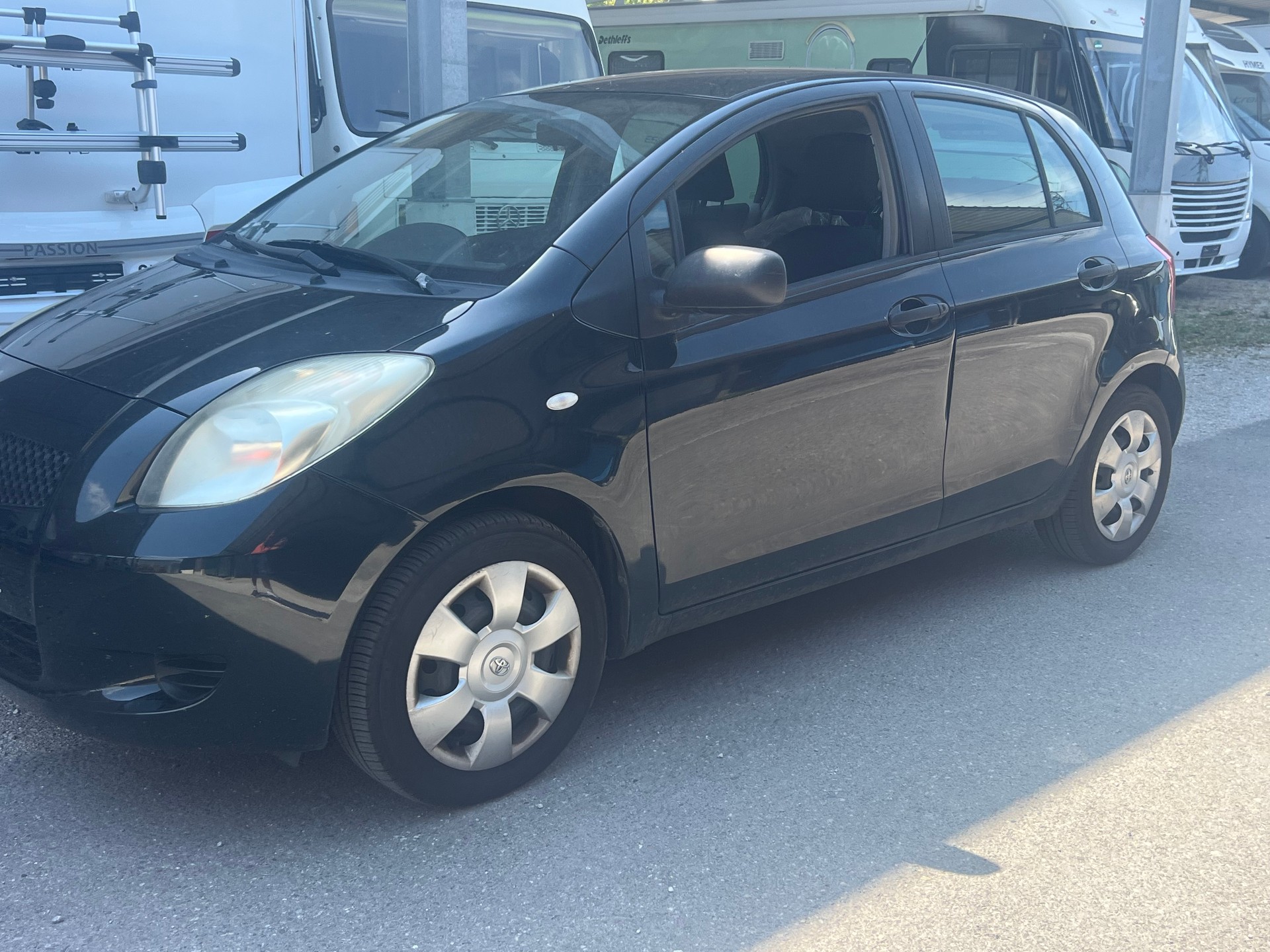 TOYOTA Yaris 1.3 Linea Luna-image-2