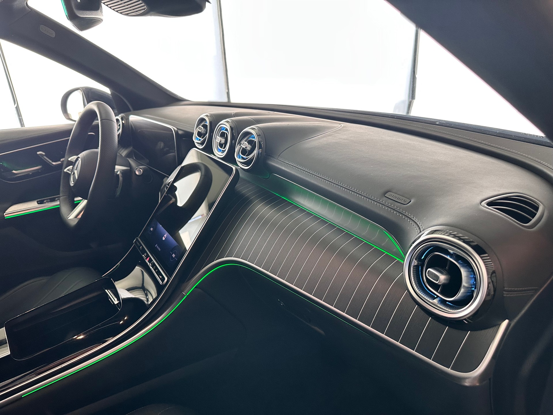 MERCEDES-BENZ GLC 300 AMG Line 4matic-image-16