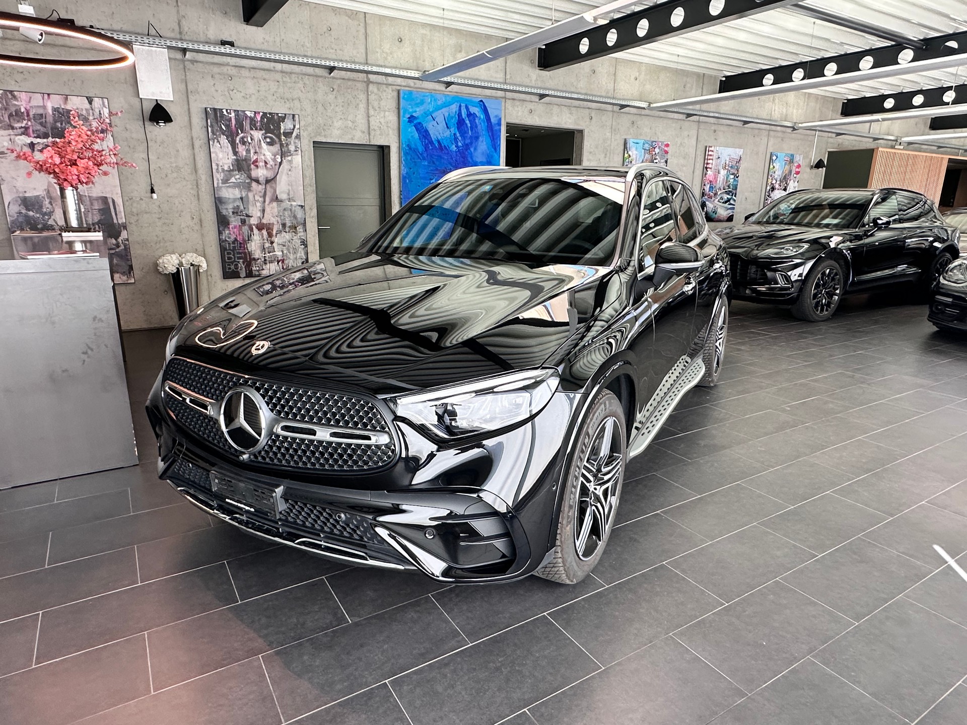 MERCEDES-BENZ GLC 300 AMG Line 4matic-showroom-element-3