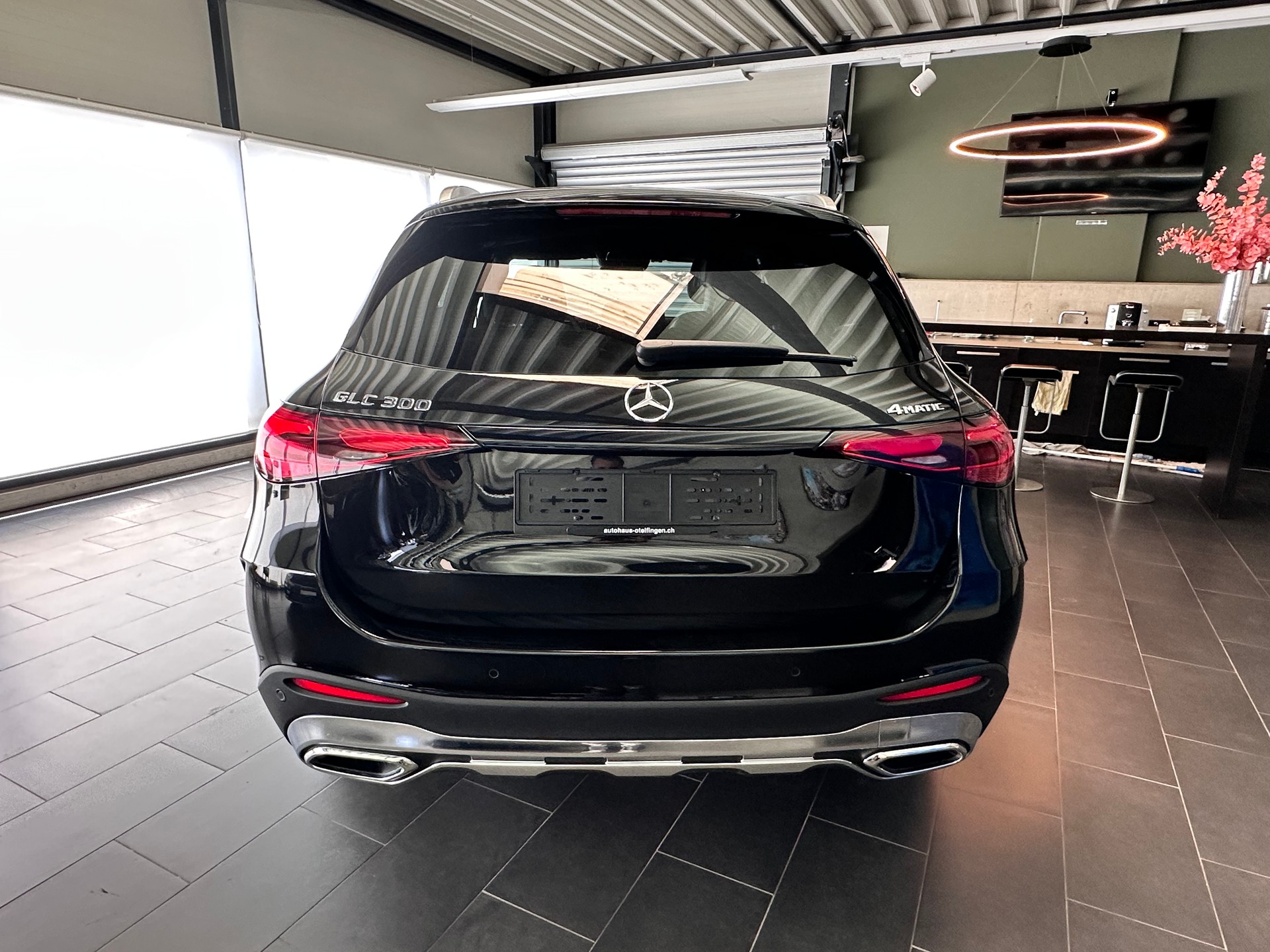 MERCEDES-BENZ GLC 300 AMG Line 4matic-image-14