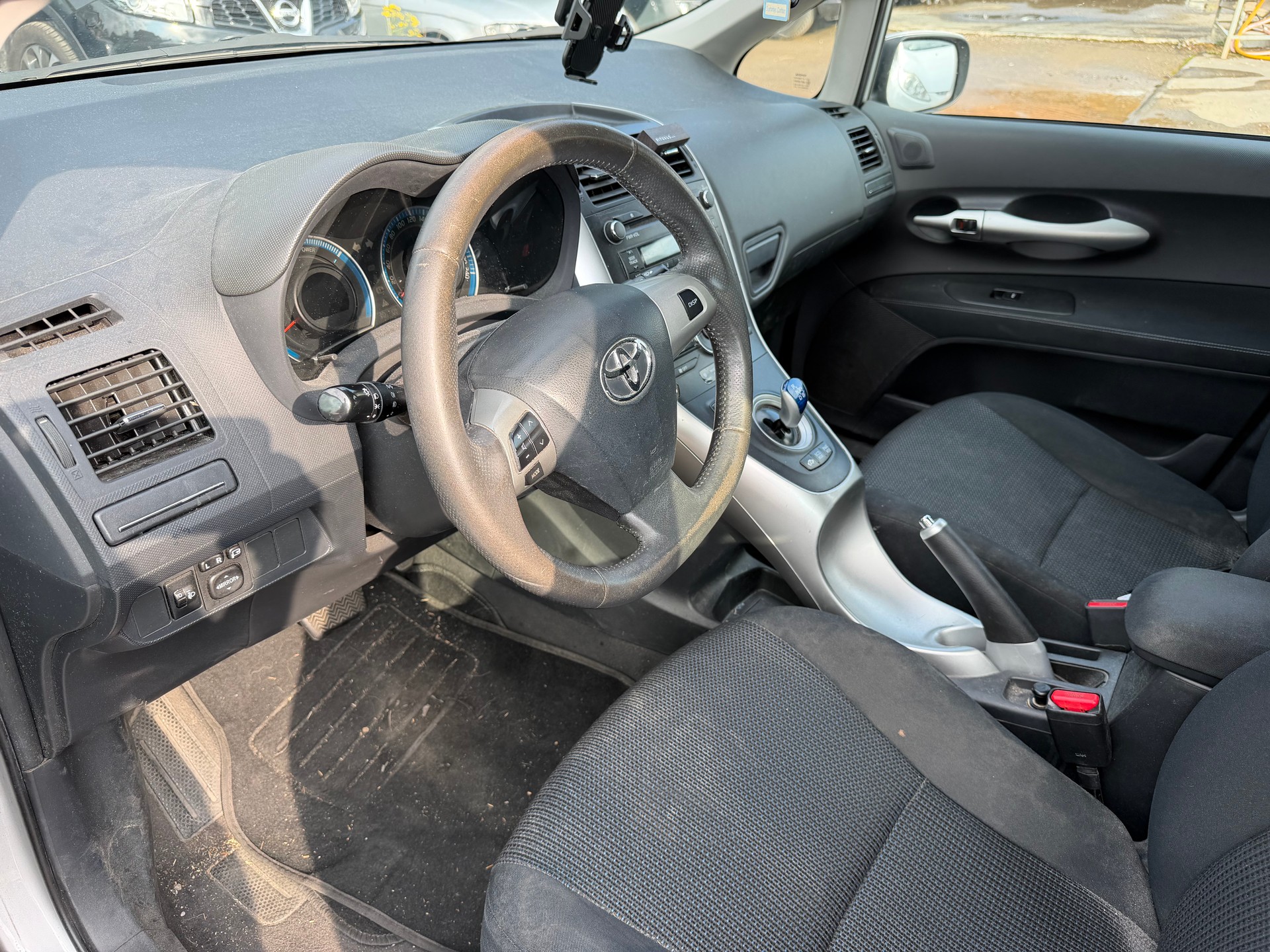 TOYOTA Auris 1.8 16V HSD Linea Luna-image-4