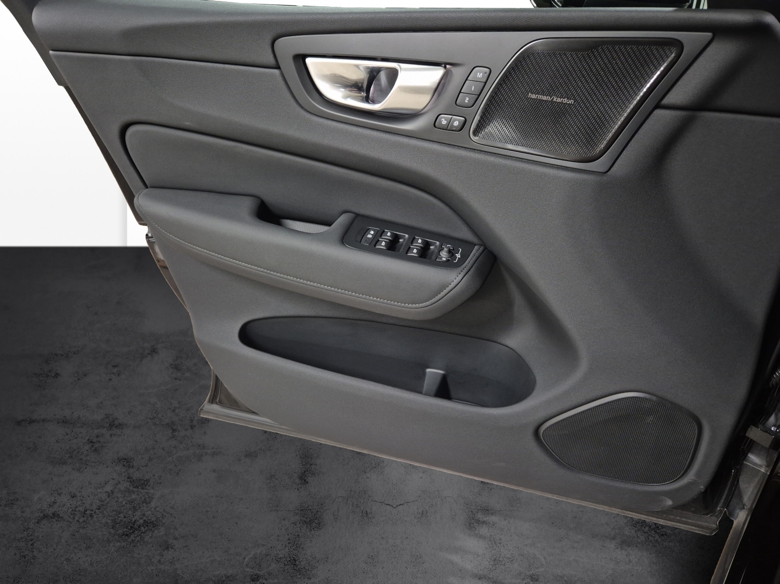 VOLVO XC60 2.0 T6 TE Plus Dark eAWD-image-13